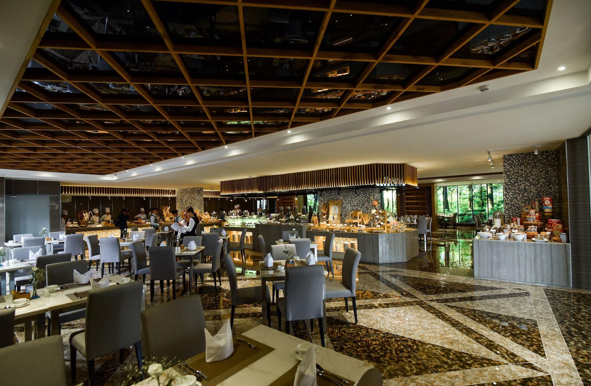 Restaurant The Mira Central Park Hotel