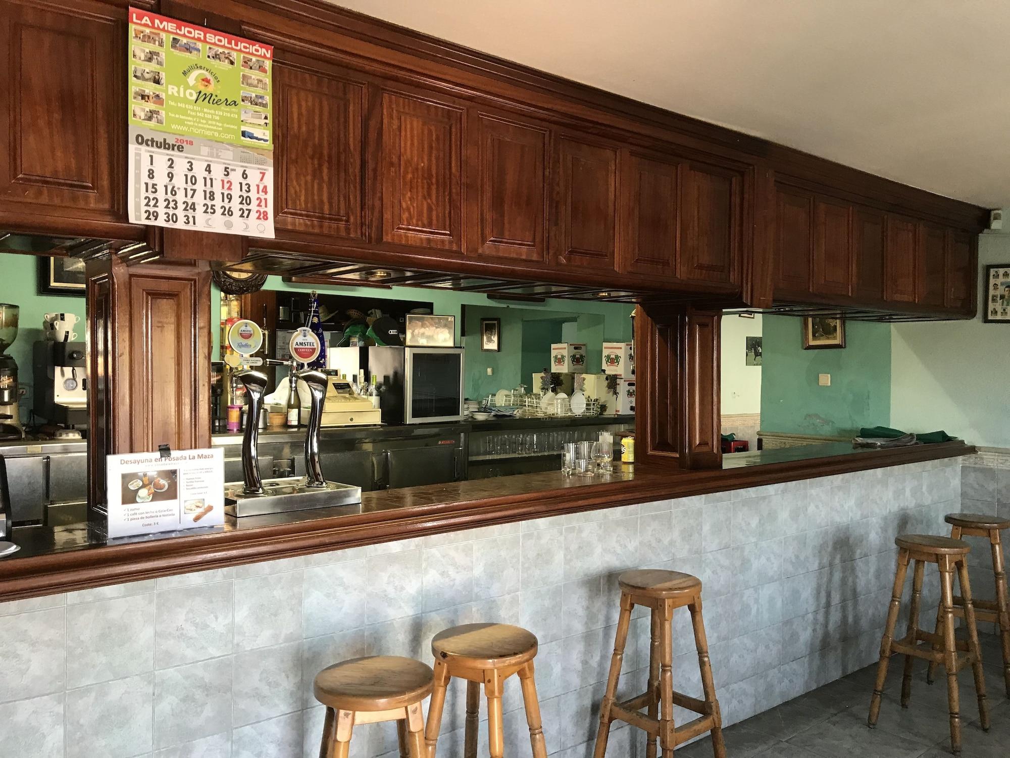 Bar/Salón Posada La Maza