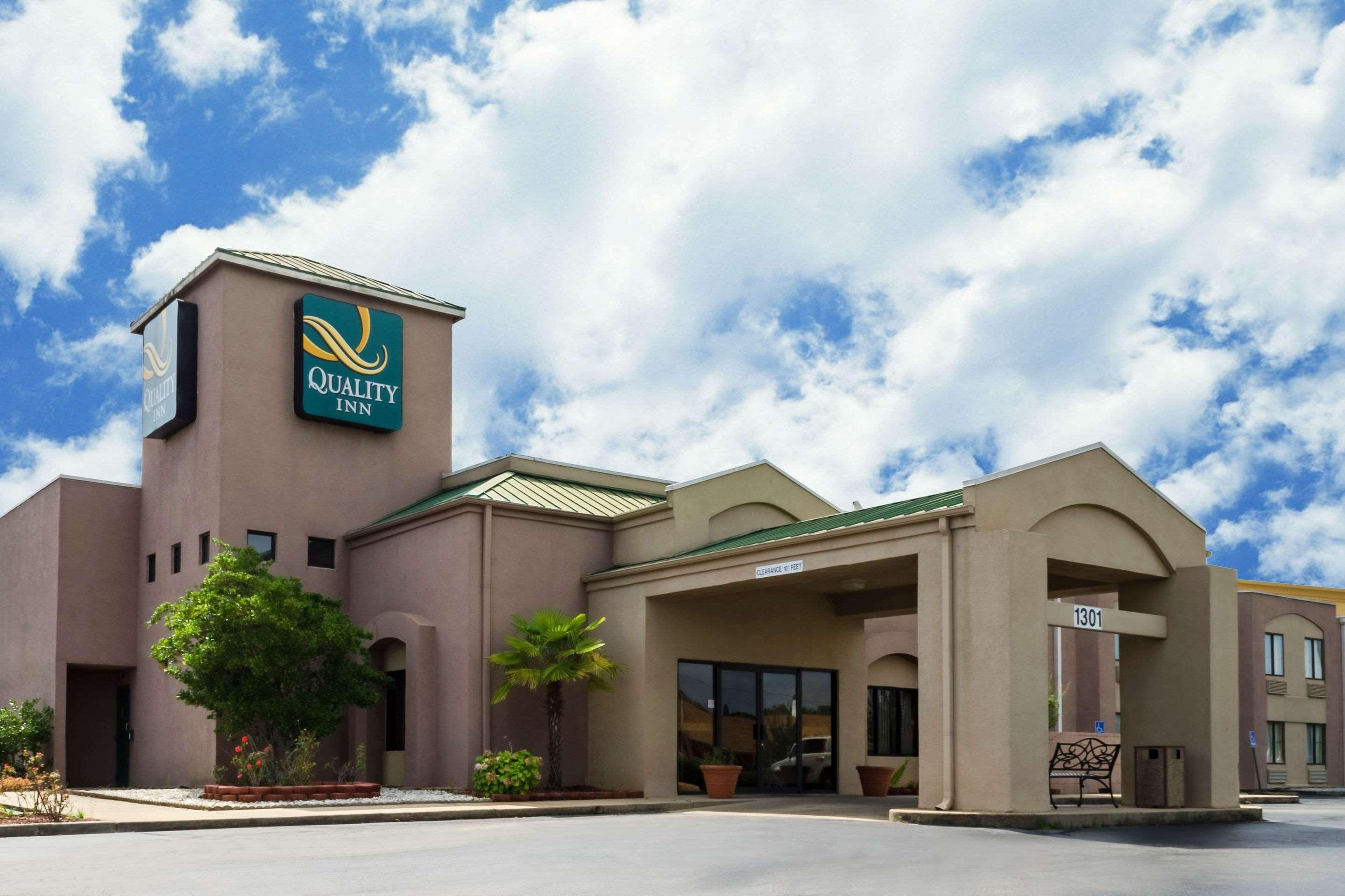 Vista Exterior Quality Inn Meridian