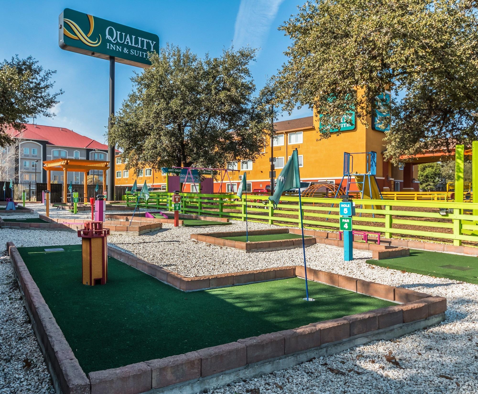 Campo de Golf Quality Inn & Suites SeaWorld North