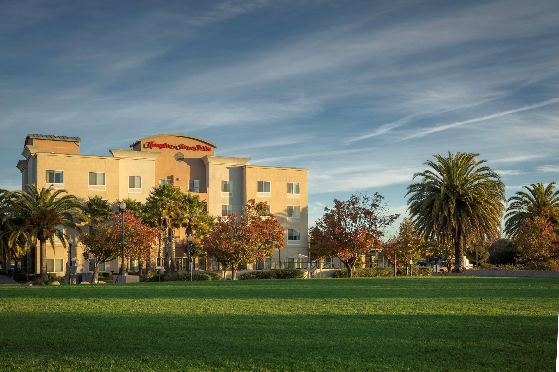 Vista Exterior Hampton Inn & Suites Suisun City Waterfront