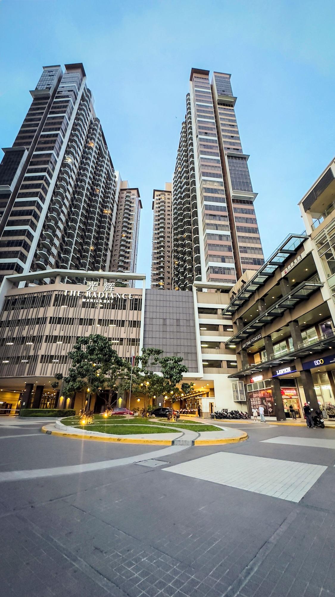 Vista Exterior The Radiance Manila Bay