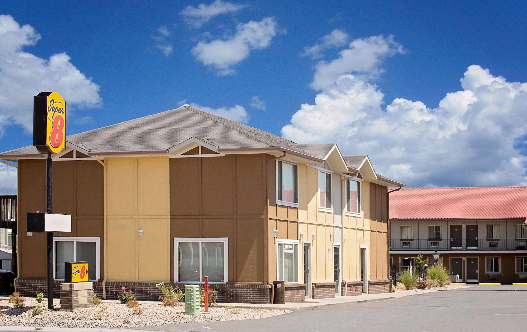 Varios Super 8 by Wyndham Denver Central