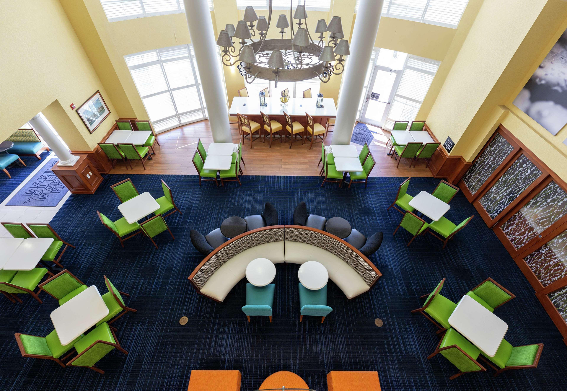 Vista Lobby Hampton Inn & Suites Jacksonville Deerwood Park