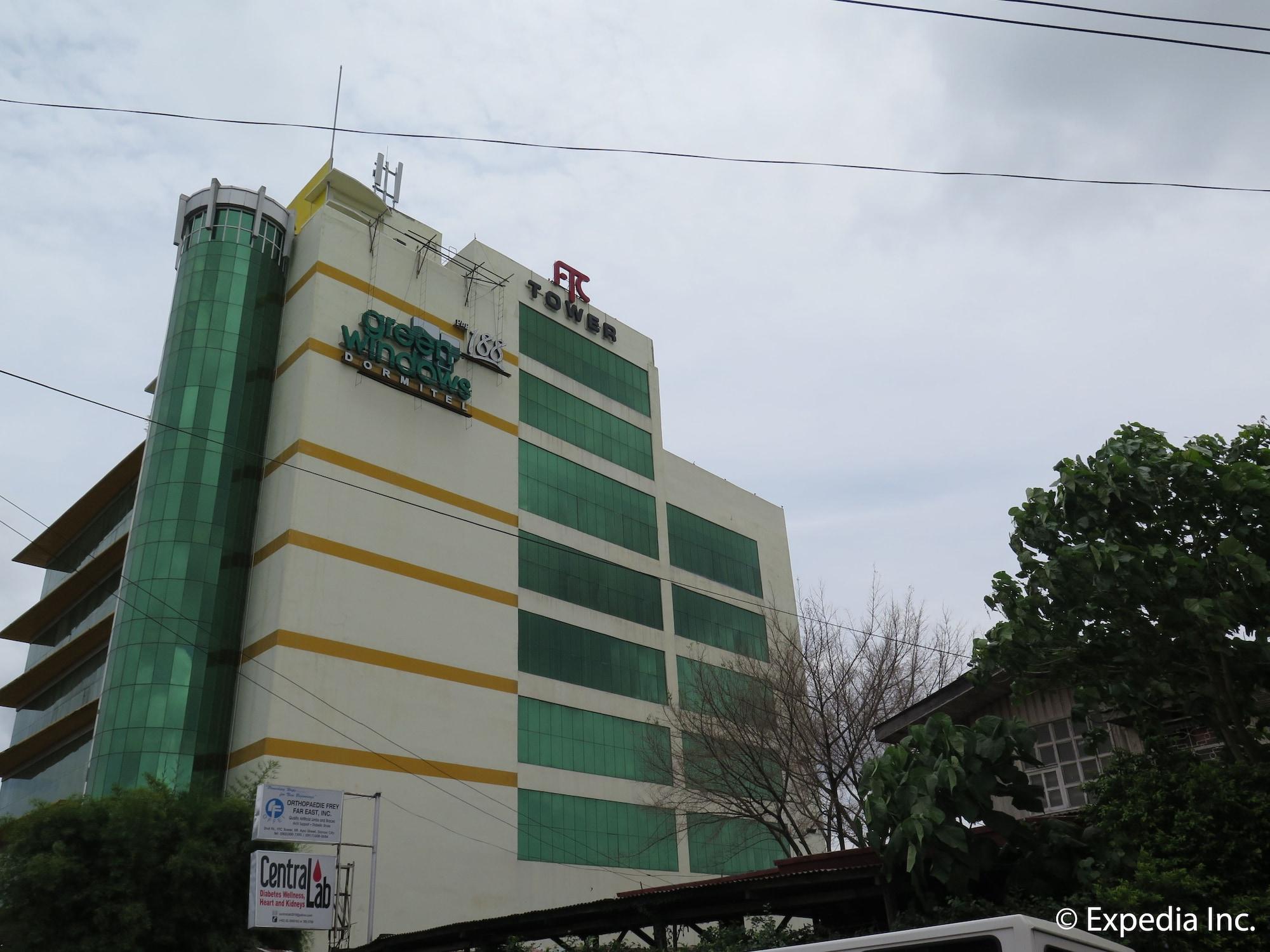 Vista Exterior Green Windows Dormitel