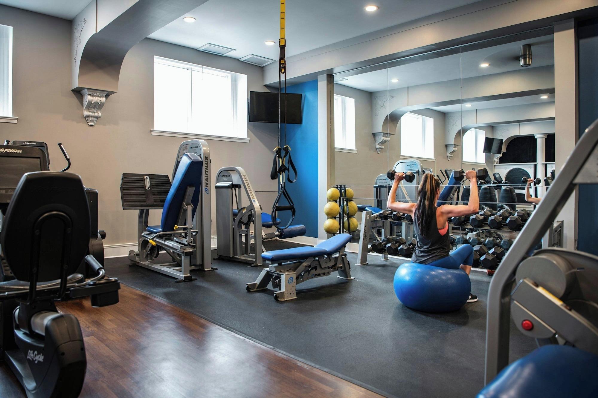 Gimnasio The Hotel Saskatchewan, Autograph Collection