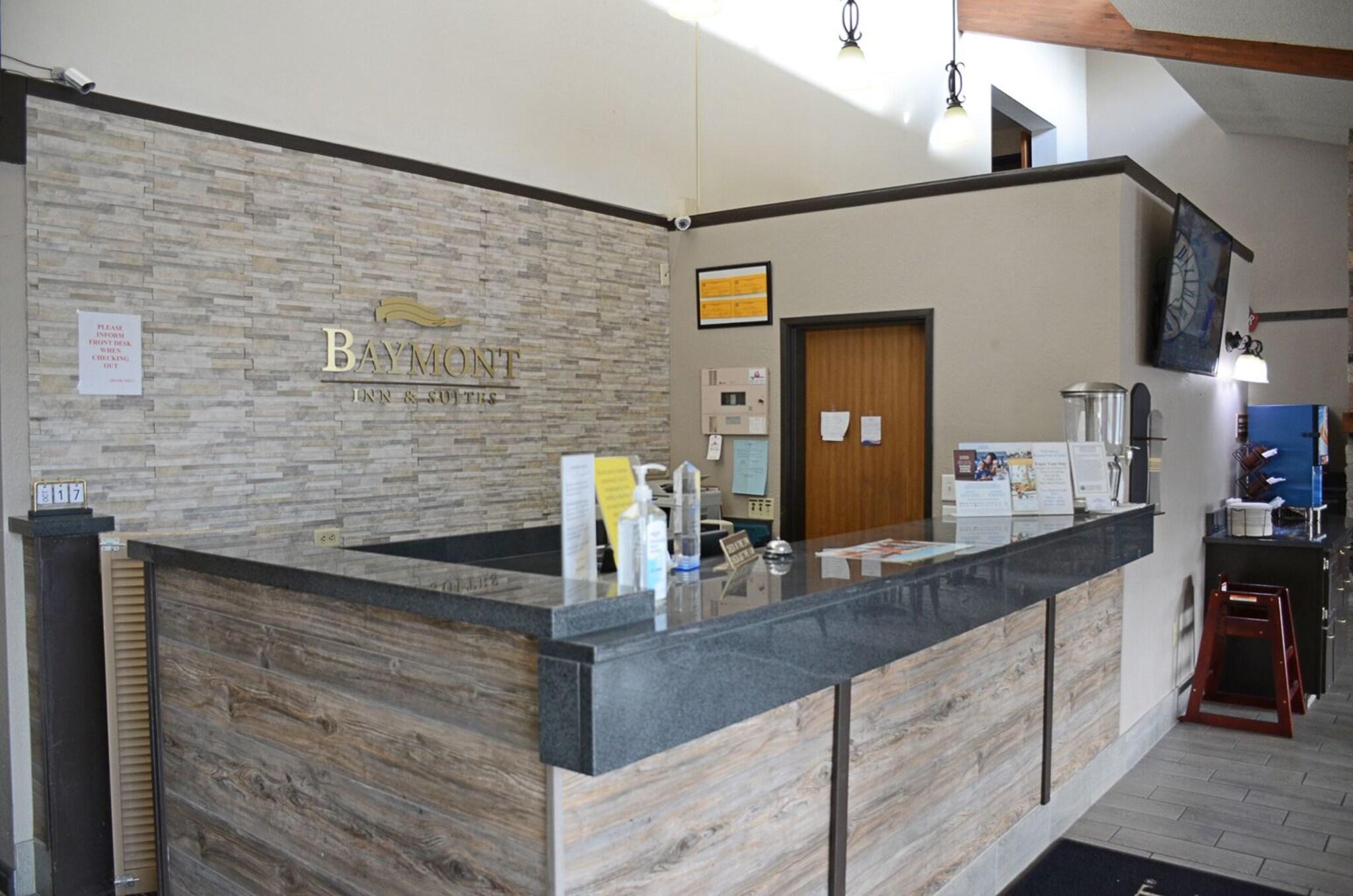 Vista Lobby Baymont By Wyndham Waupun