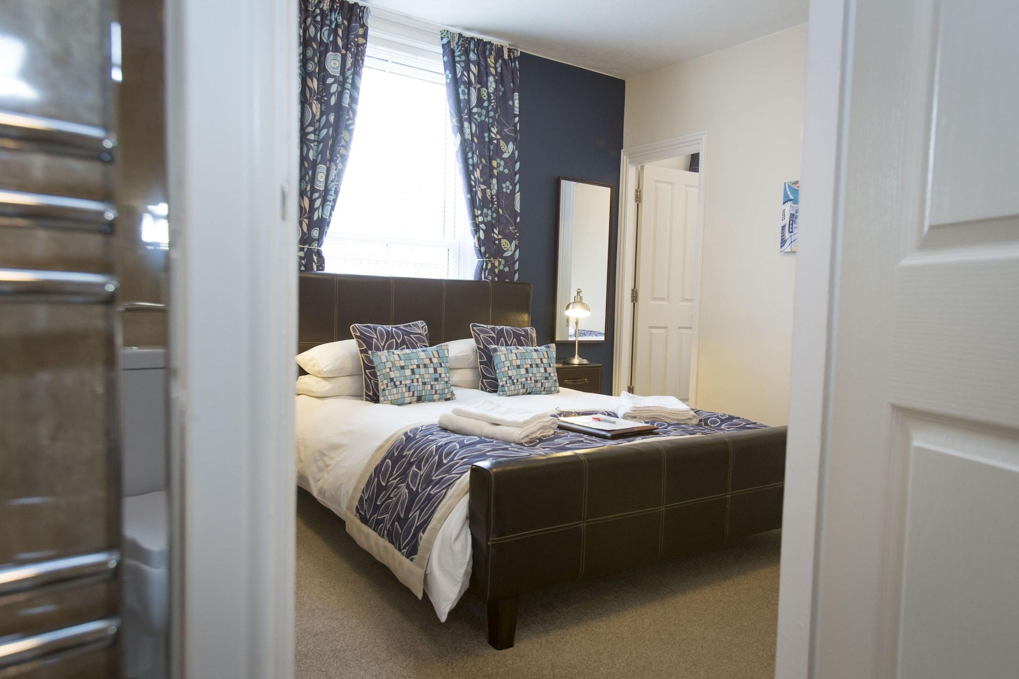 Varios Rosslyn House