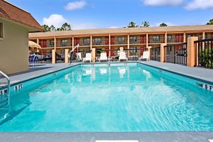 Alojamiento - Super 8 by Wyndham Kissimmee/Maingate/Orlando Area