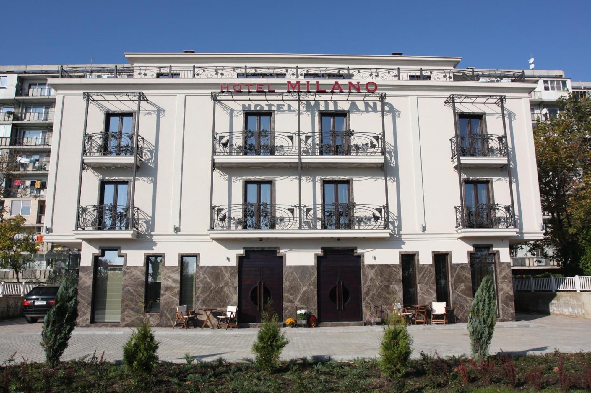 Vista Exterior Hotel Milano