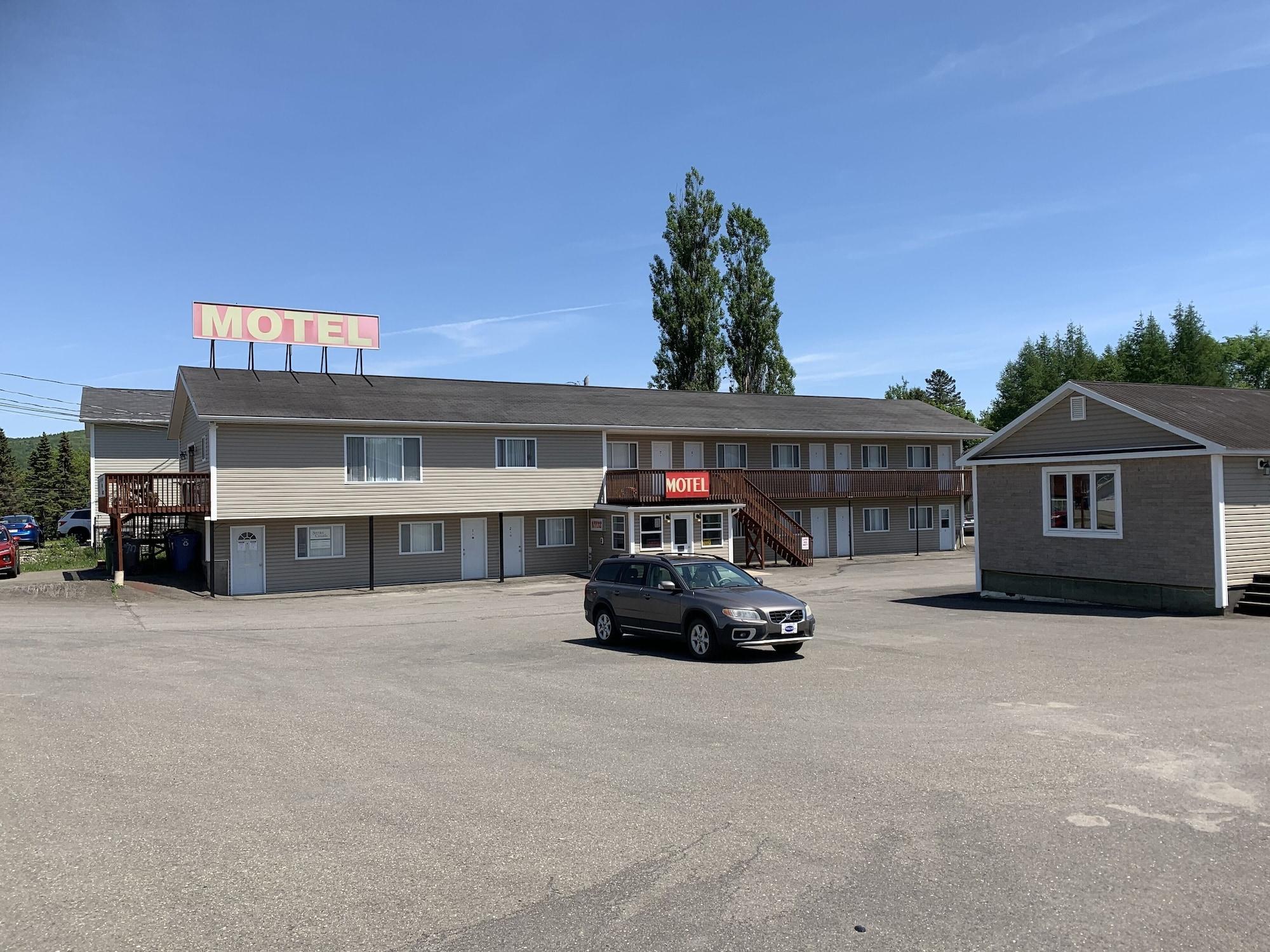 Varios Fort Road Motel