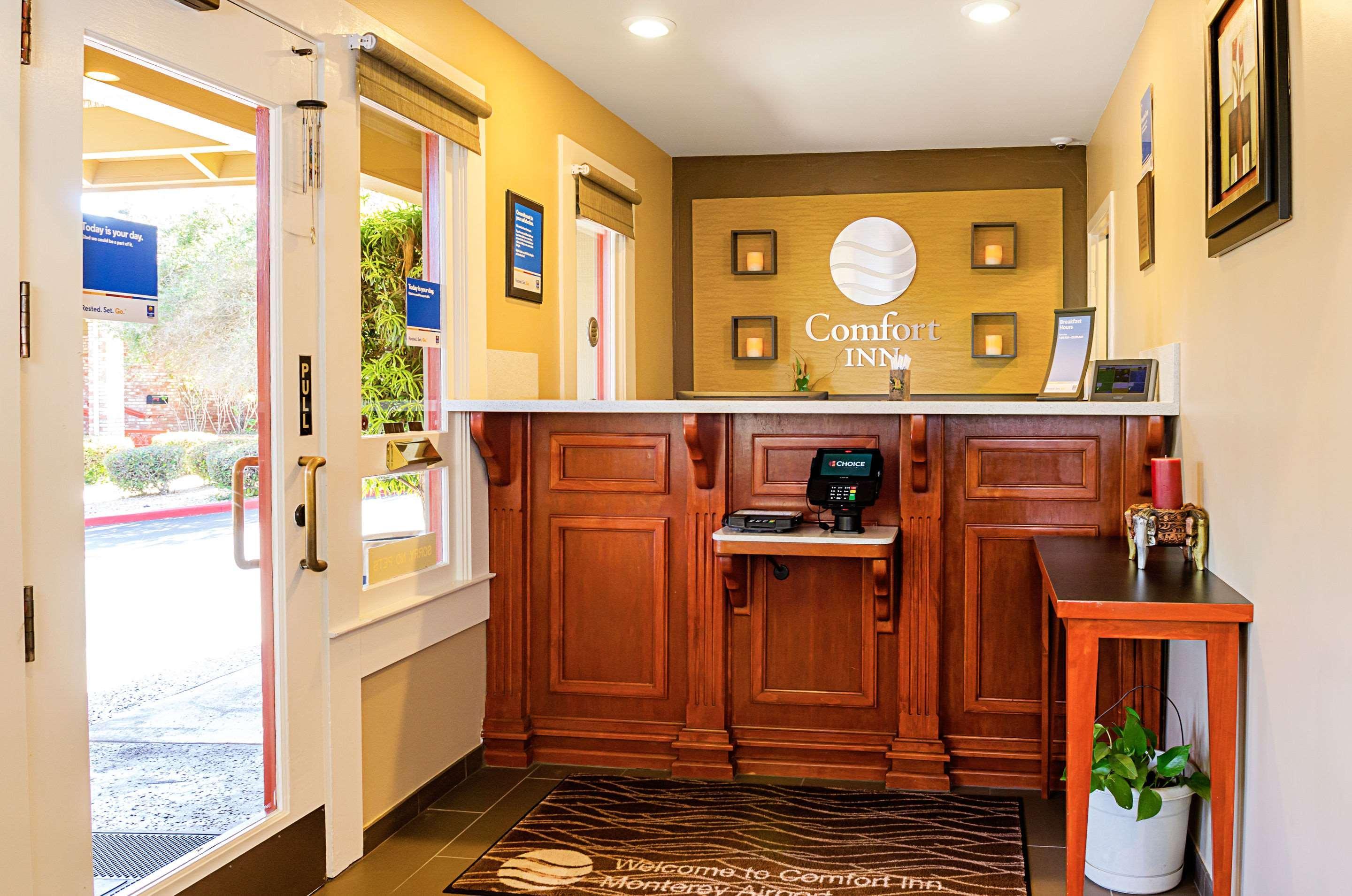 Vista Lobby Comfort Inn Monterey Peninsula Airport