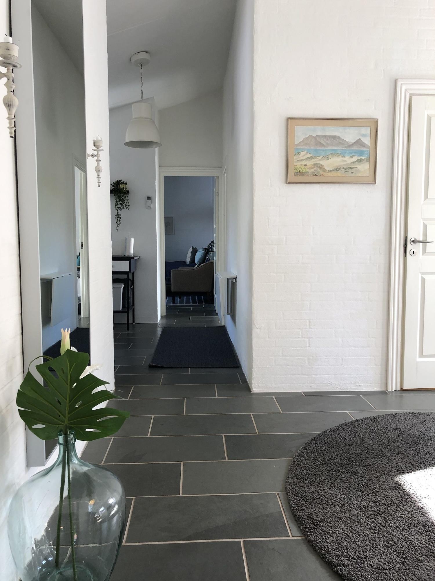 Vista Lobby Hartel House