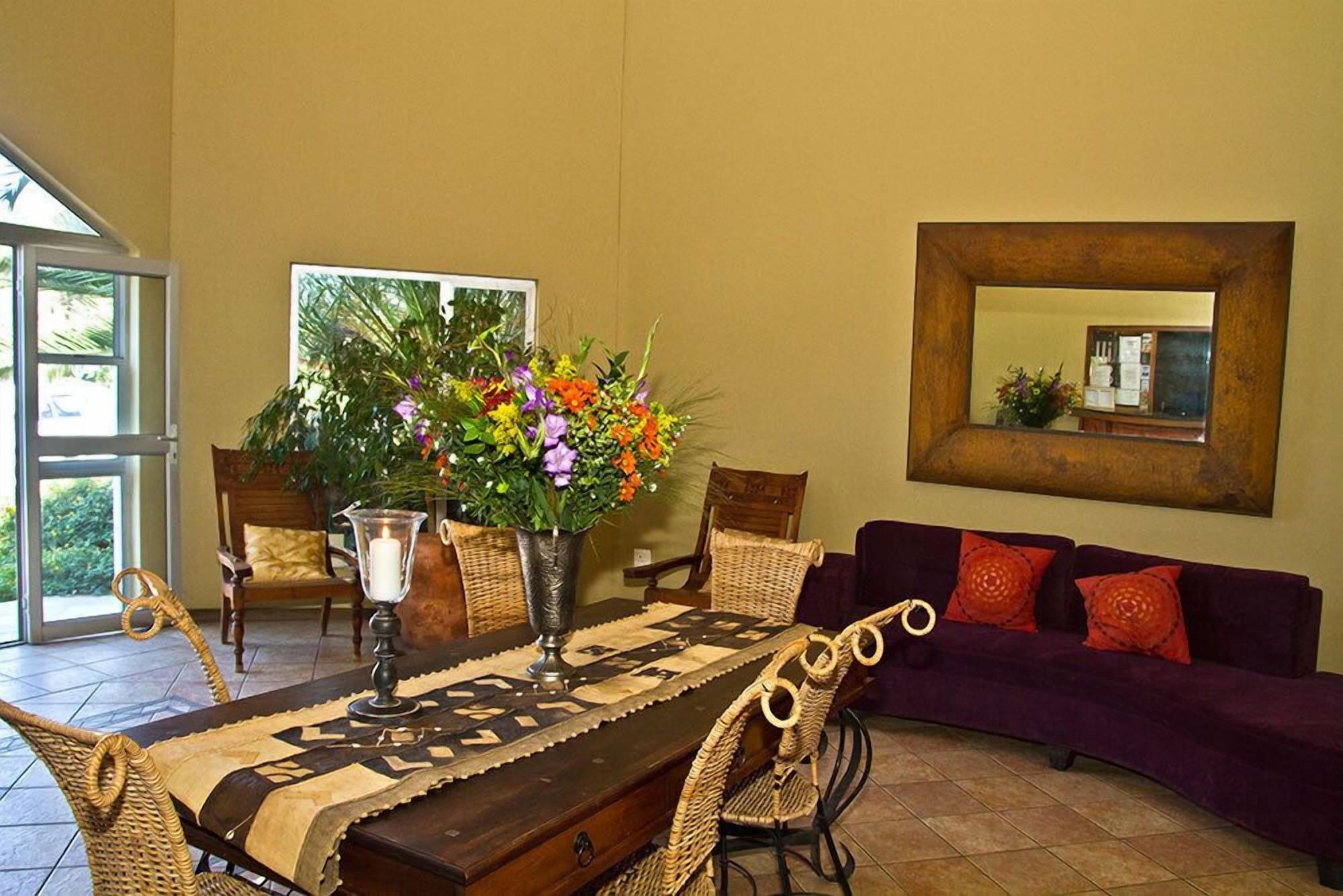 Vista do lobby Out of Africa Town Lodge