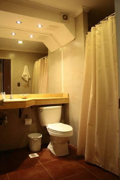Baño Howard Johnson Rinconada de los Andes