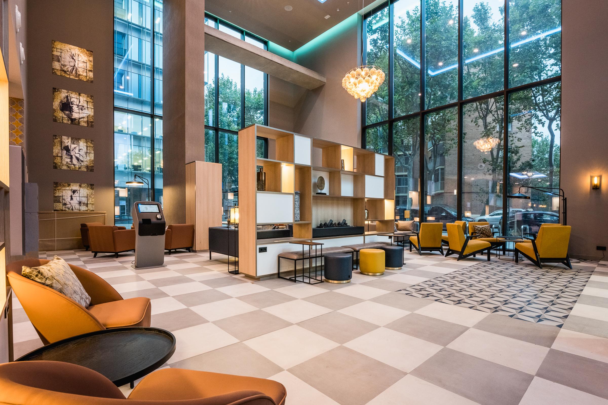 Vista Lobby Leonardo Royal Hotel Barcelona Fira