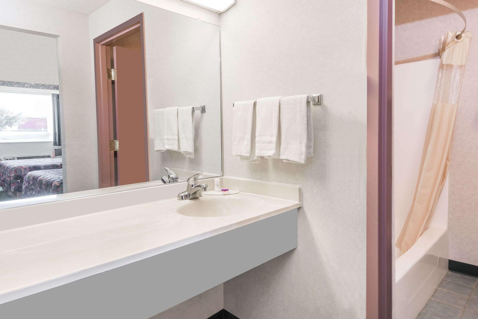Equipamiento de Habitación Knights Inn Ottawa