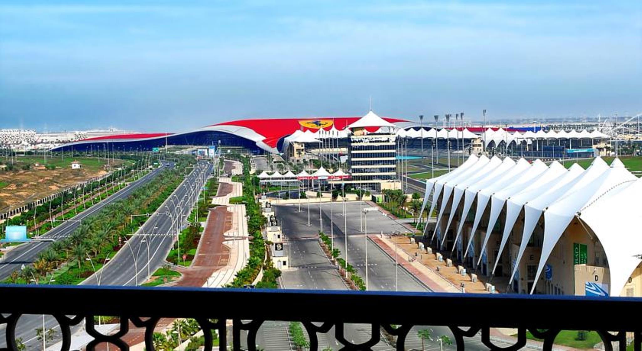 Vista Lobby Yas Plaza Marina by IHG