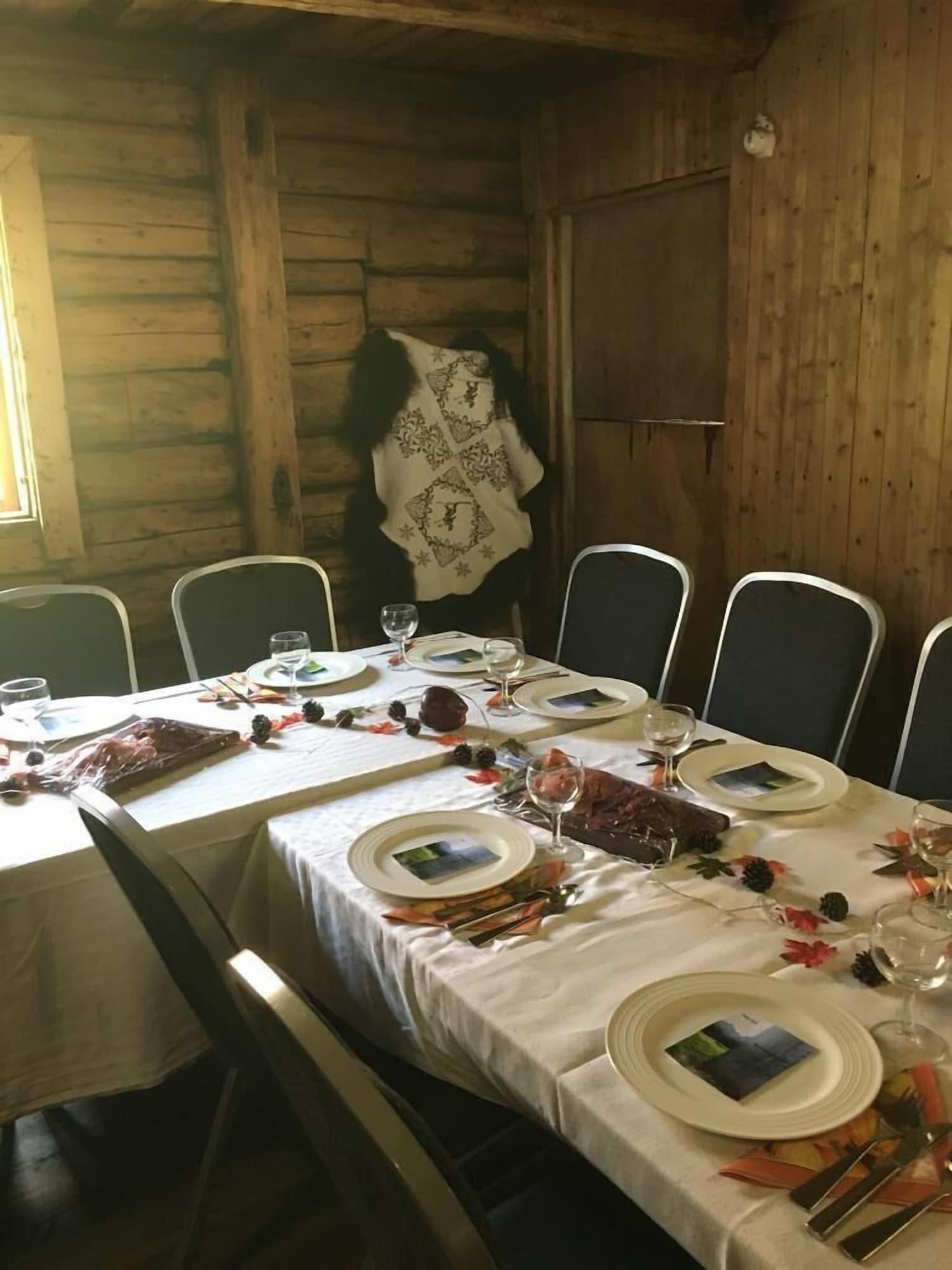 Salón de Baile Hesla Farm