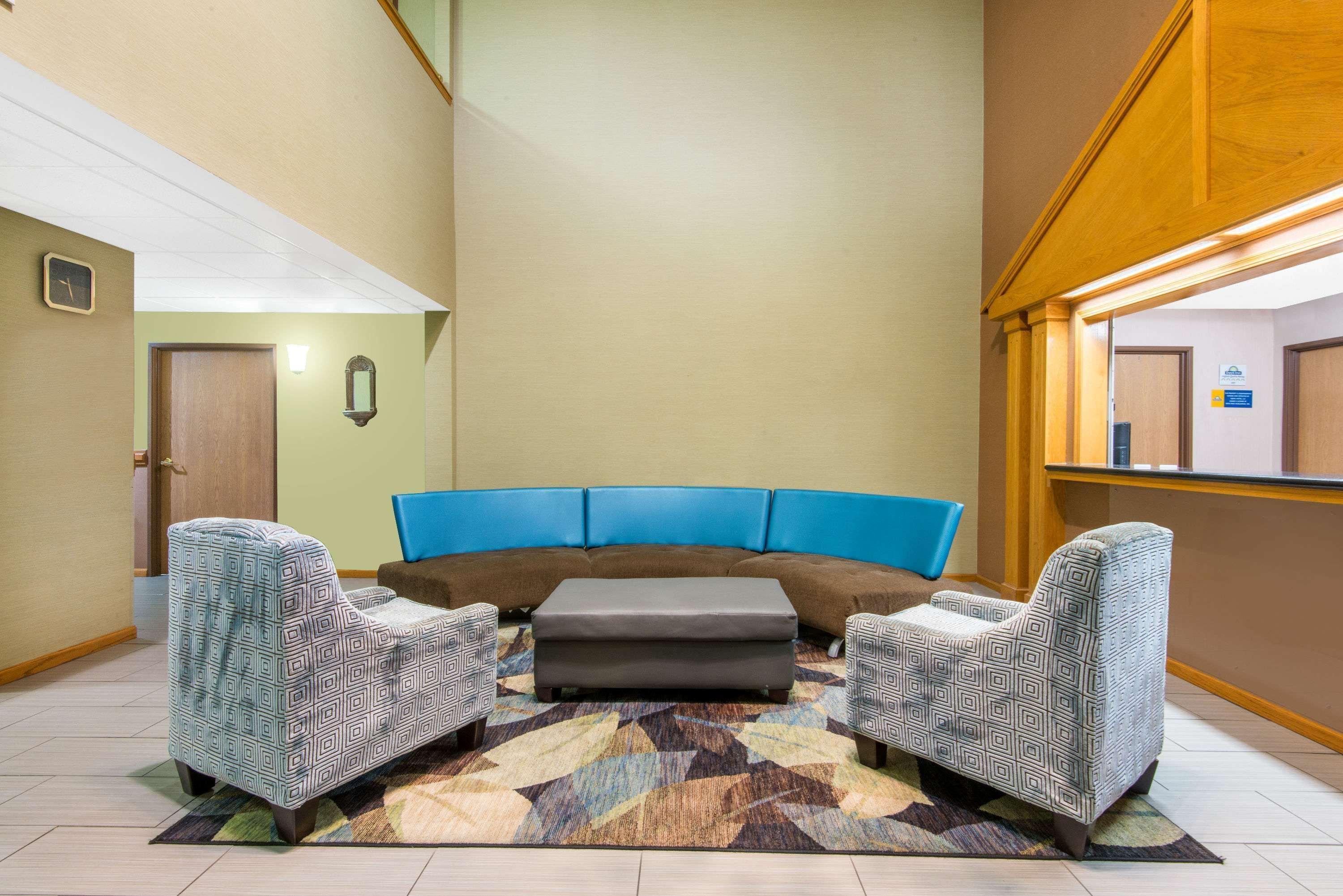 Vista Lobby Days Inn & Suites by Wyndham Wichita