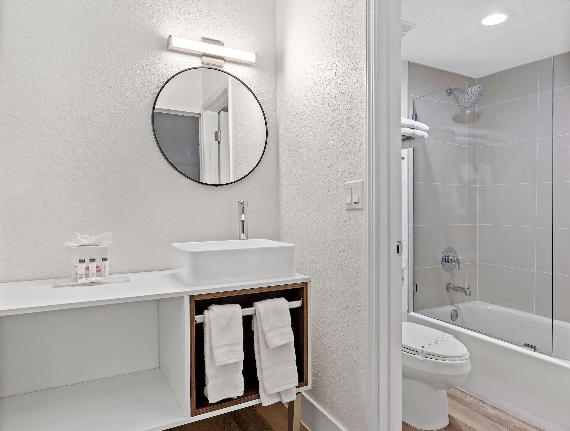 Equipamiento de Habitación Baymont by Wyndham Jacksonville Airport