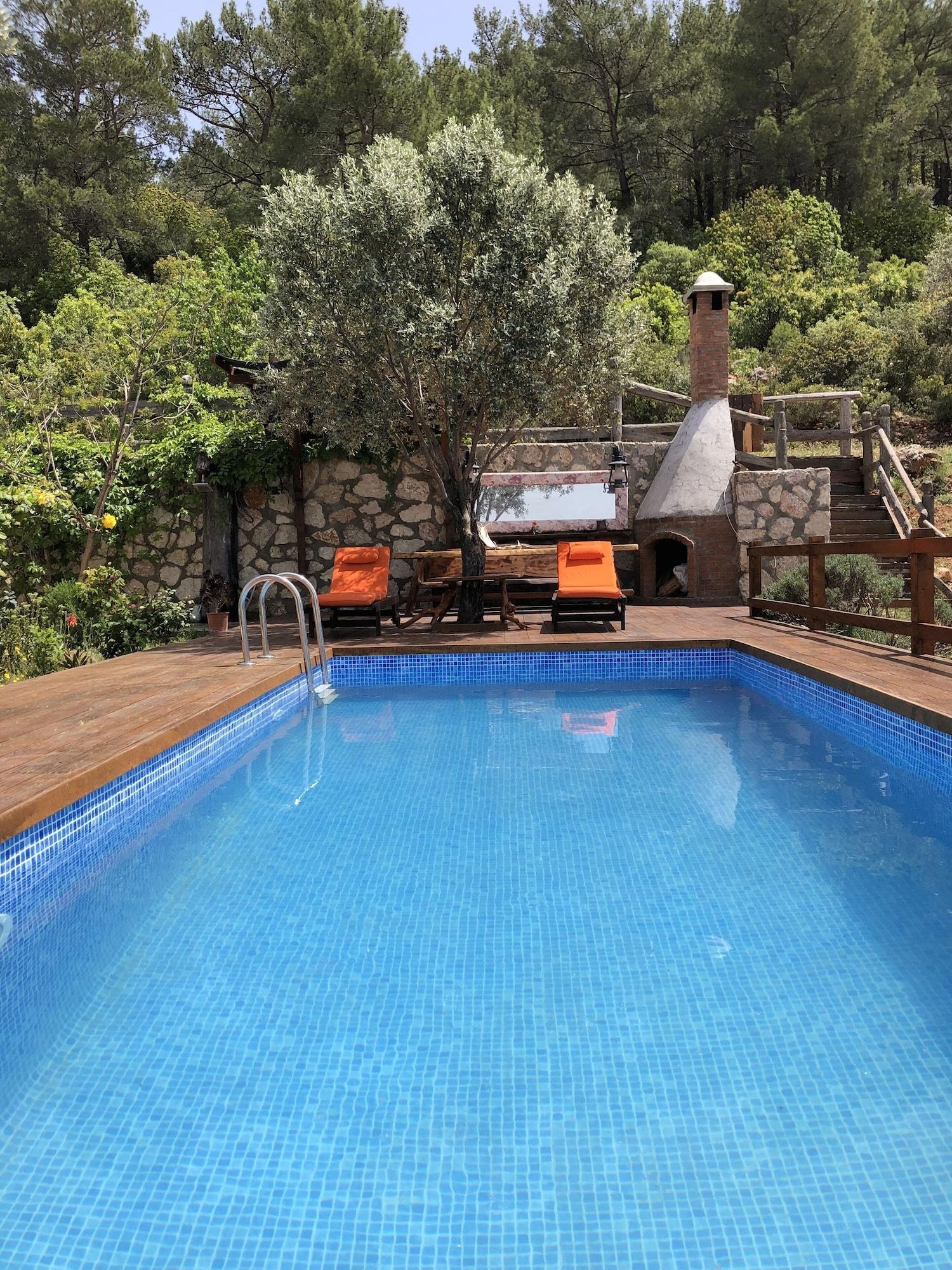 Varios Prima Donna Hotel