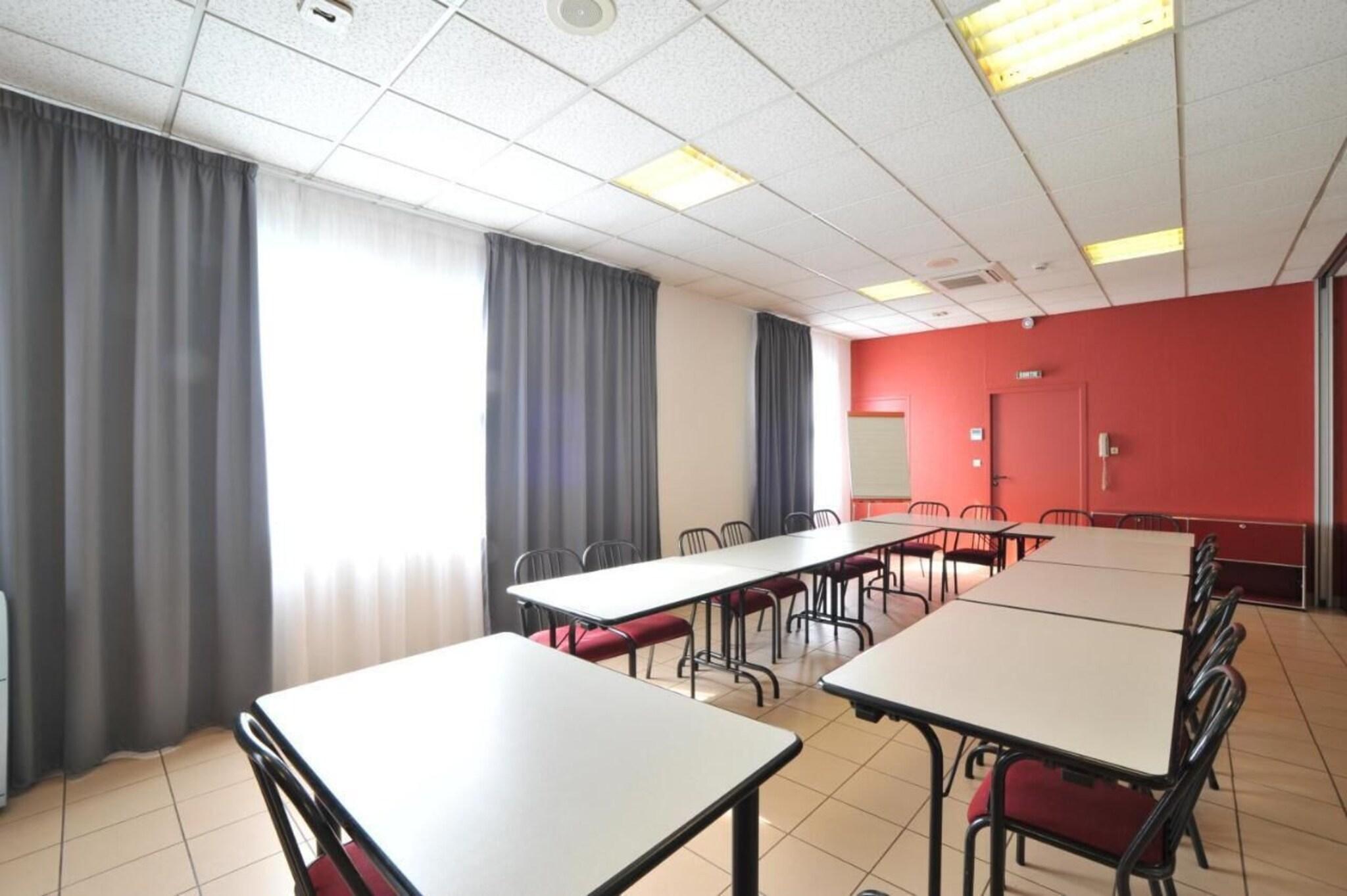 Centro de Negocios Brit Hotel Confort Lyon Dardilly