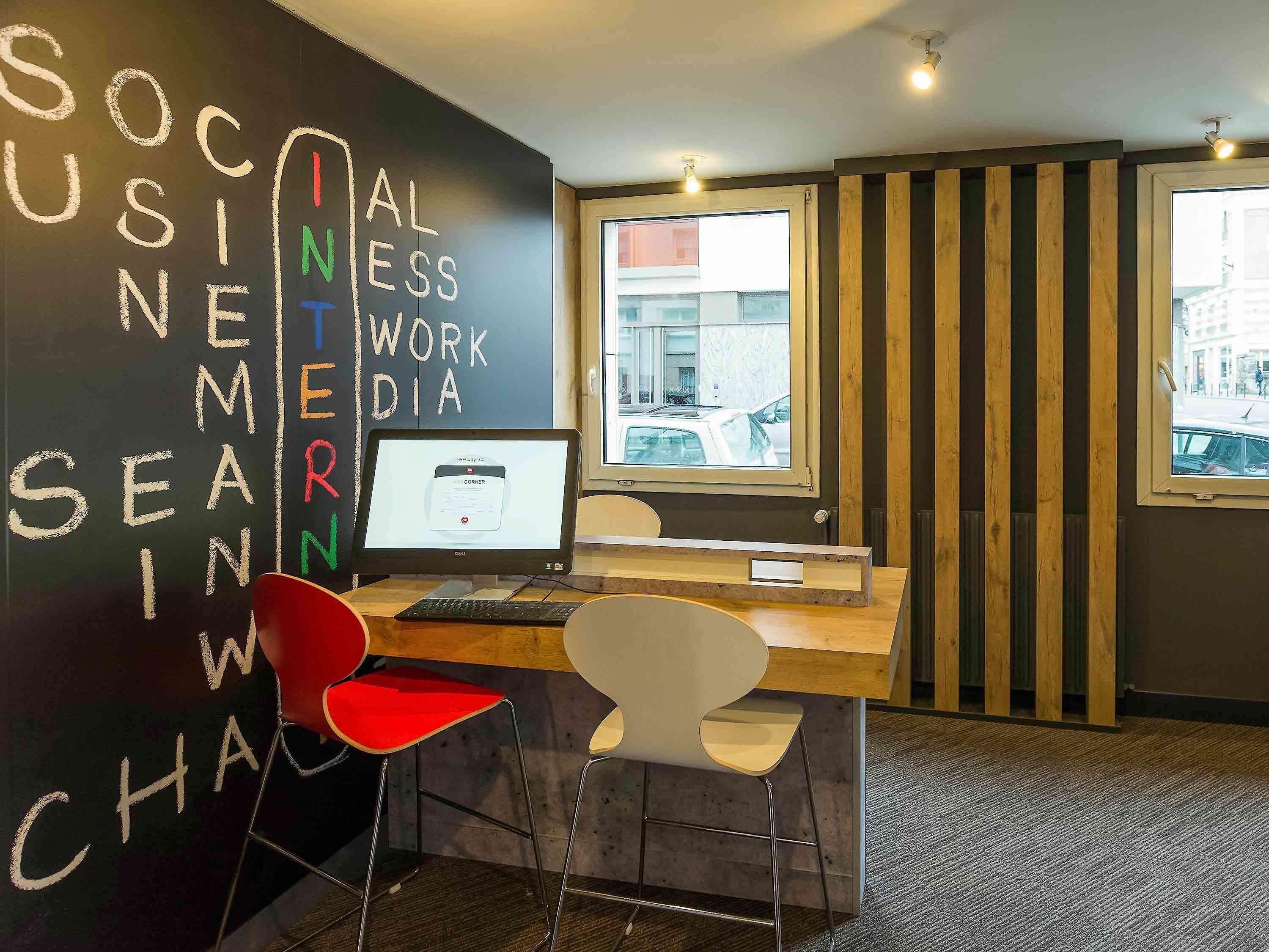 Bar/Salón ibis Paris Brancion Parc des Expositions 15ème