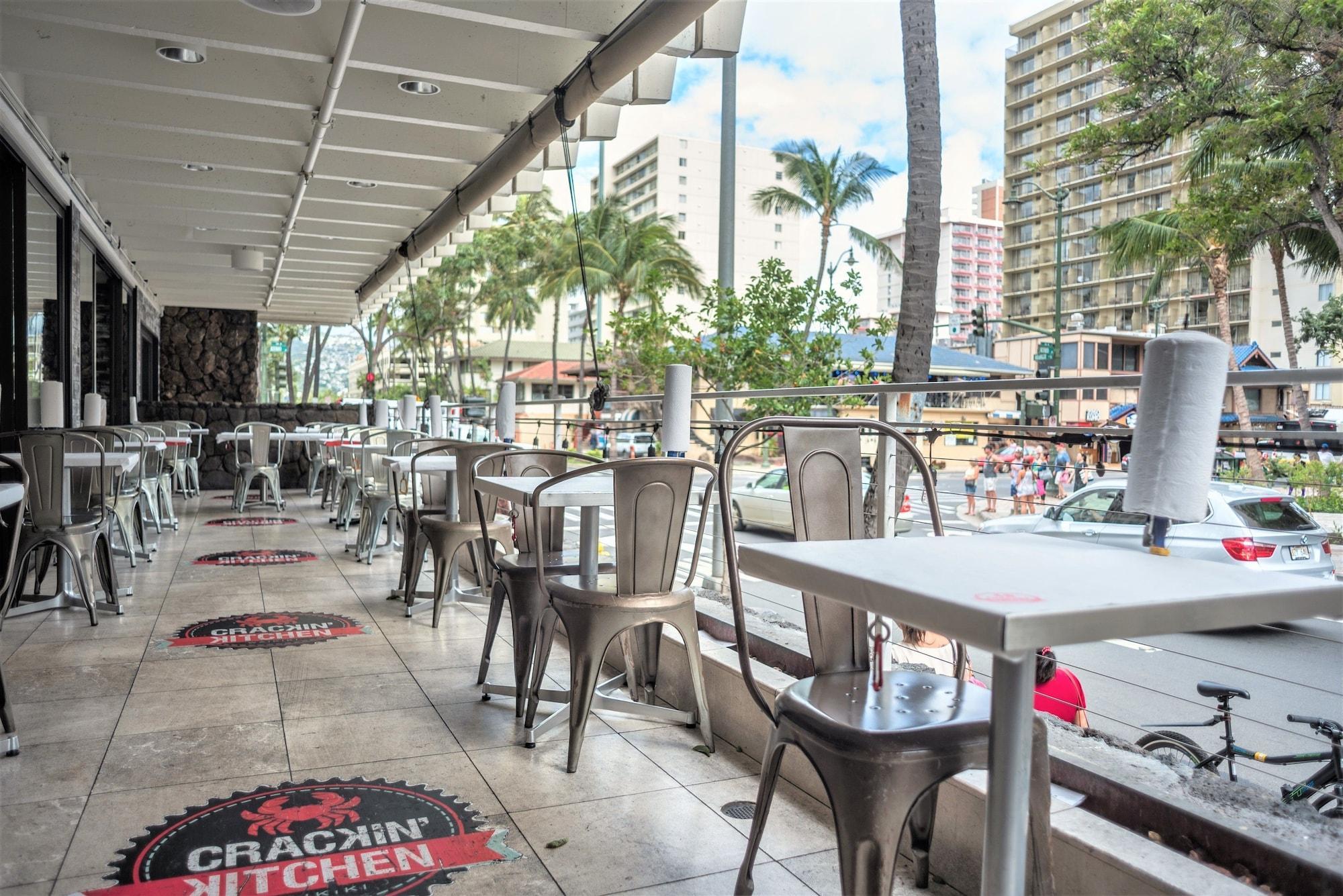 Restaurant Waikiki Place - the Place to be in Waikiki