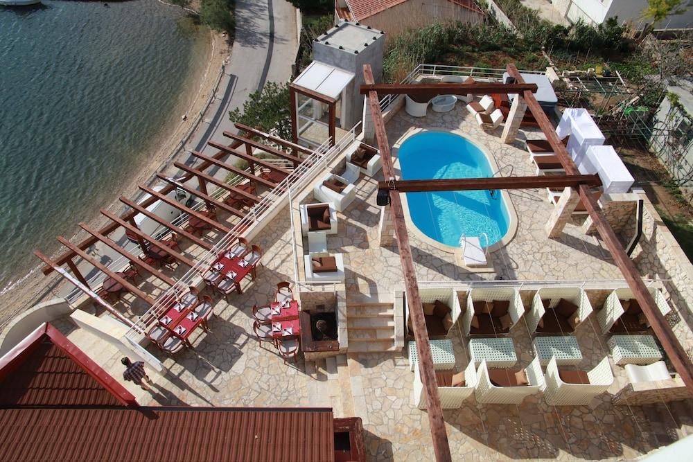 Vista Piscina Hotel Belveder