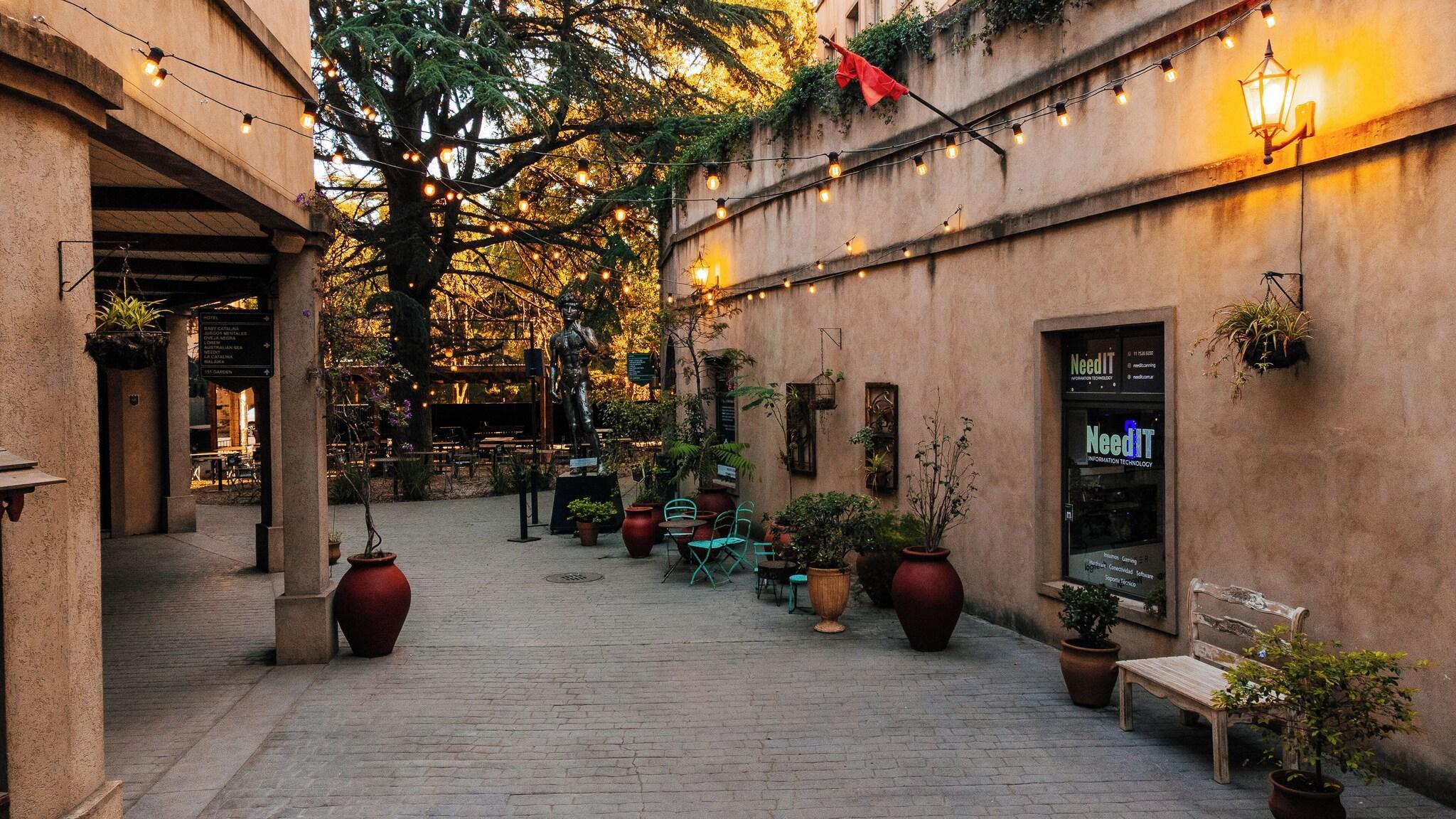 Vista Exterior Hotel Plaza Central Canning