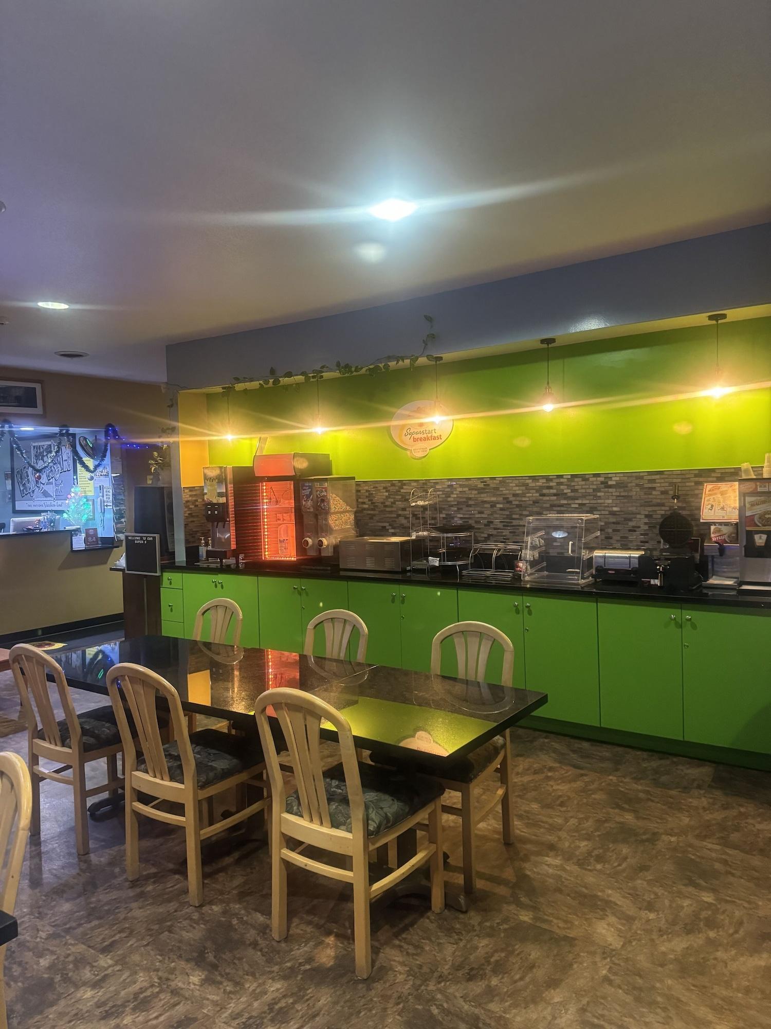 Restaurant Super 8 by Wyndham Sparta