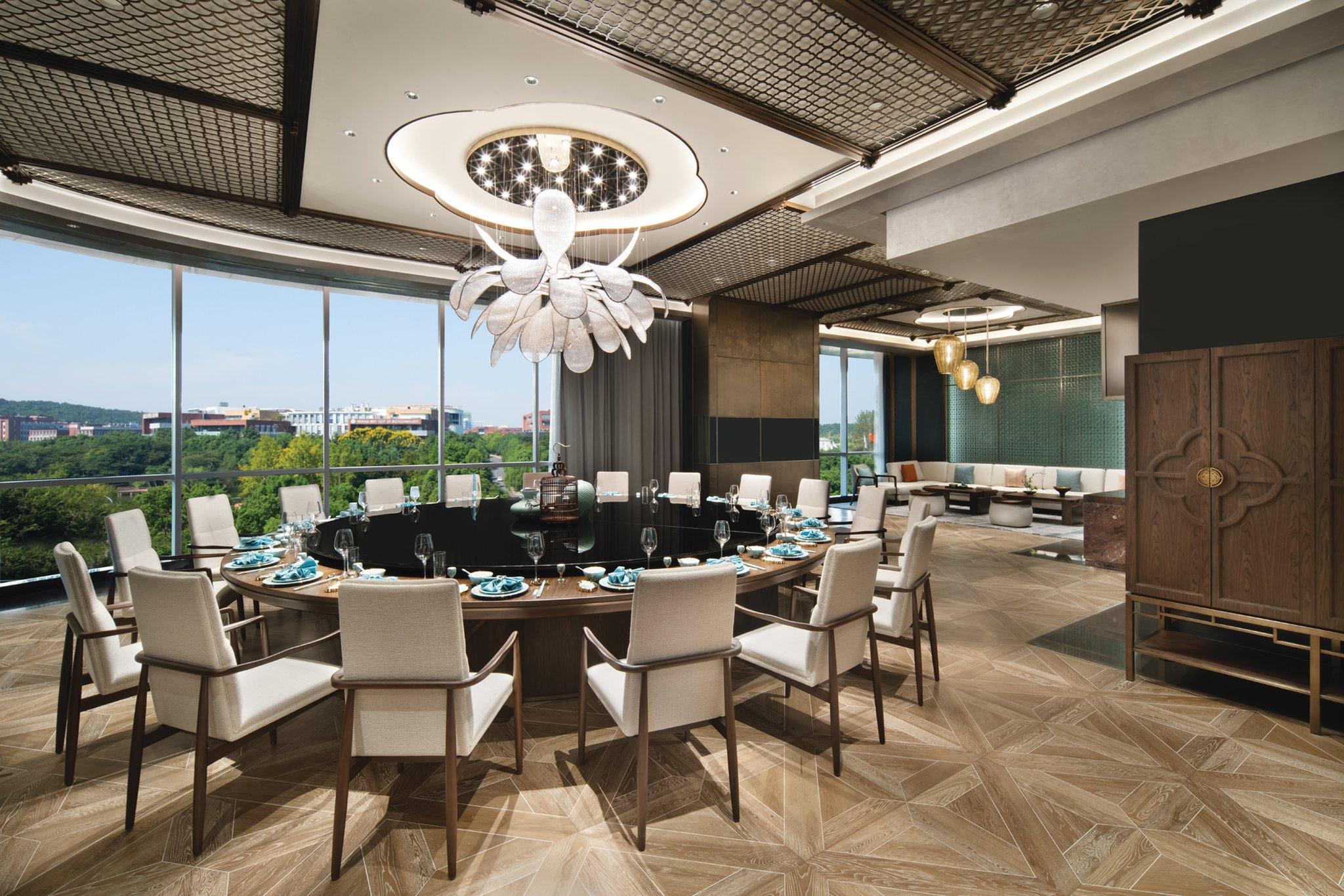 Restaurant Crowne Plaza Wuhan Optics Valley by IHG