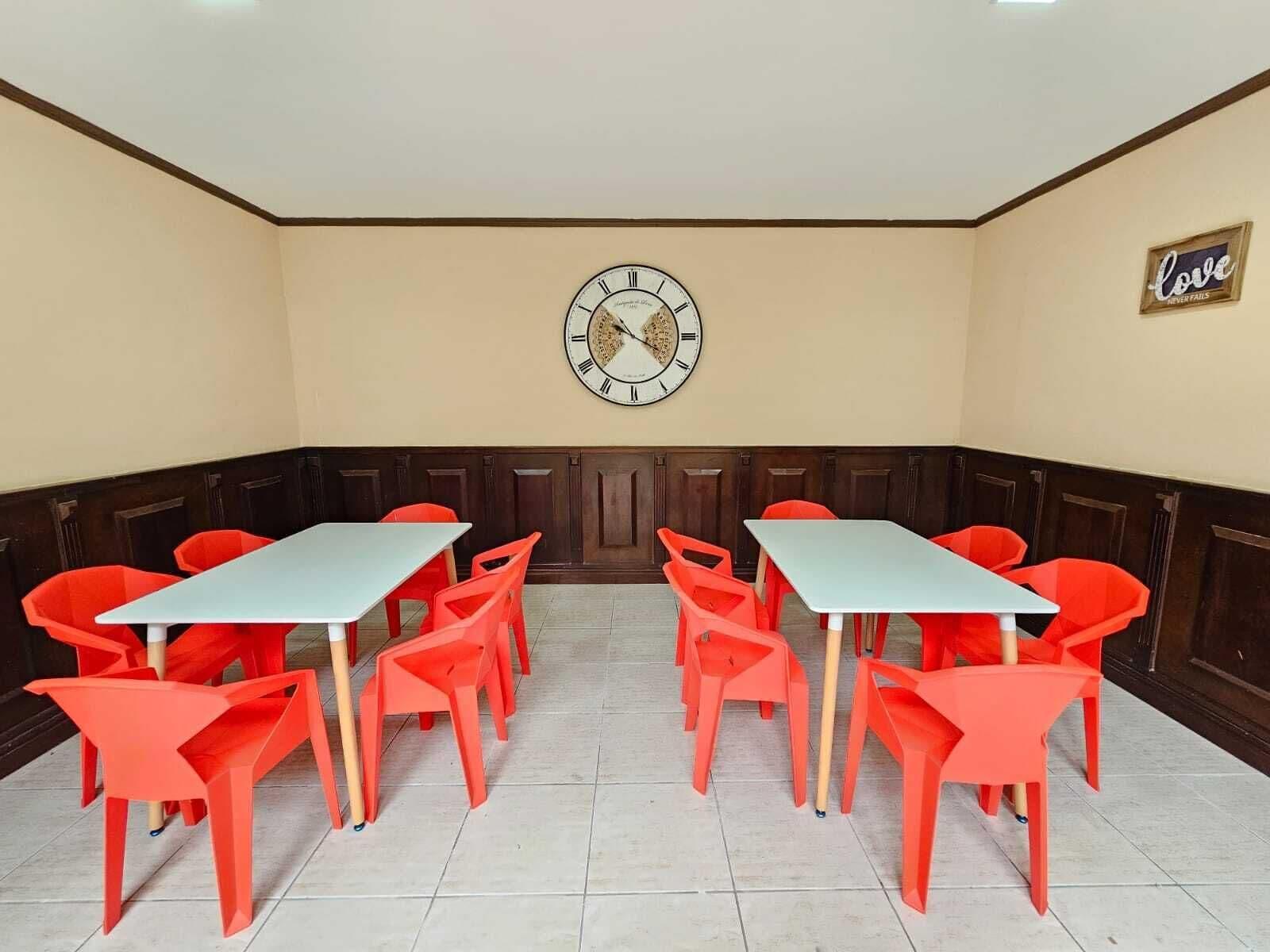 Restaurant Hostel La Cali Inn