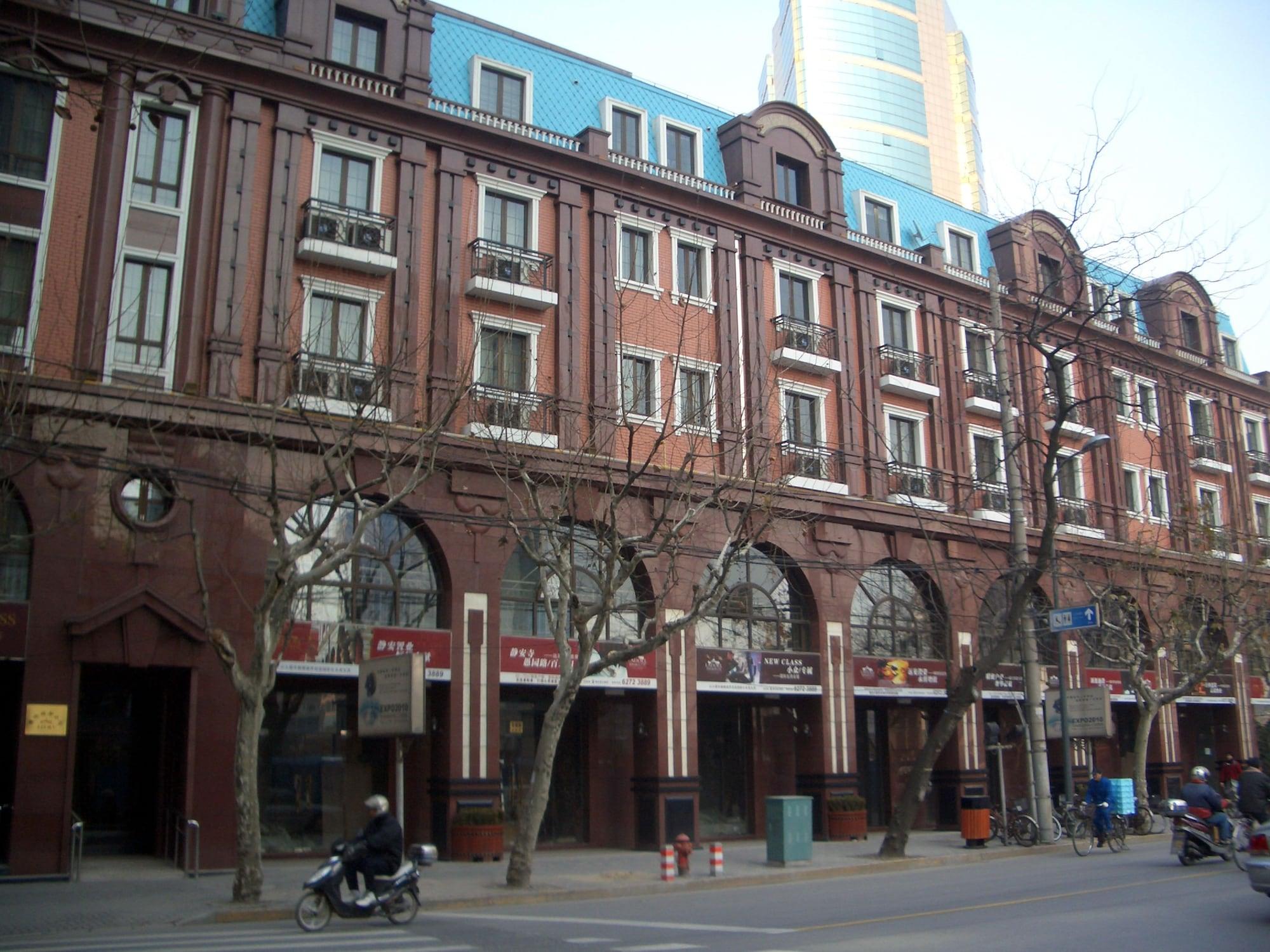 Varios Ladoll Service Apartment