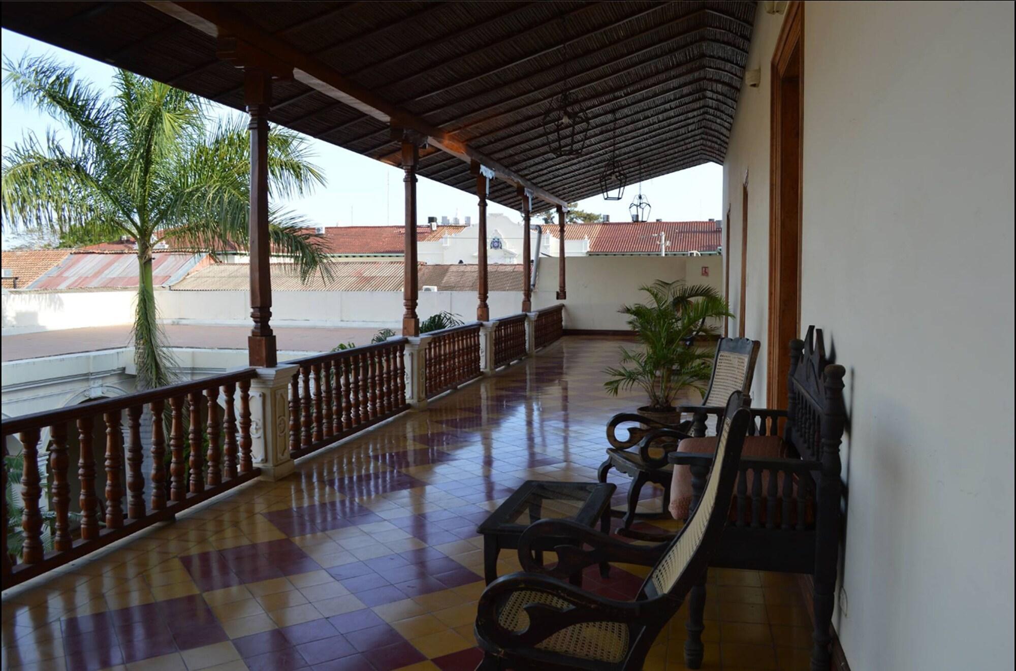 Vista Exterior Hotel La Perla