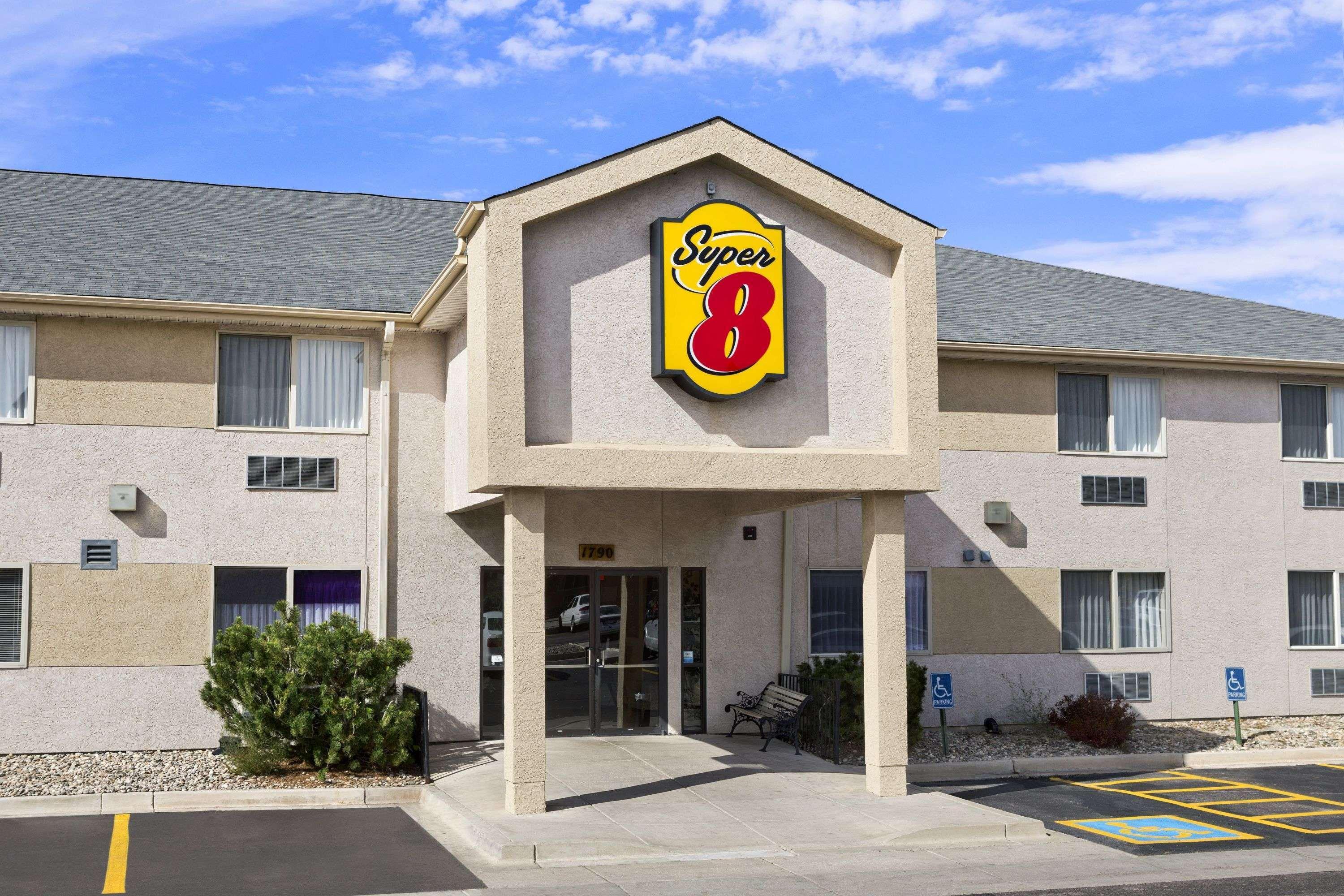 Vista Exterior Super 8 by Wyndham Colorado Springs Airport