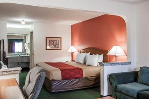 Alojamiento - Econo Lodge Inn & Suites