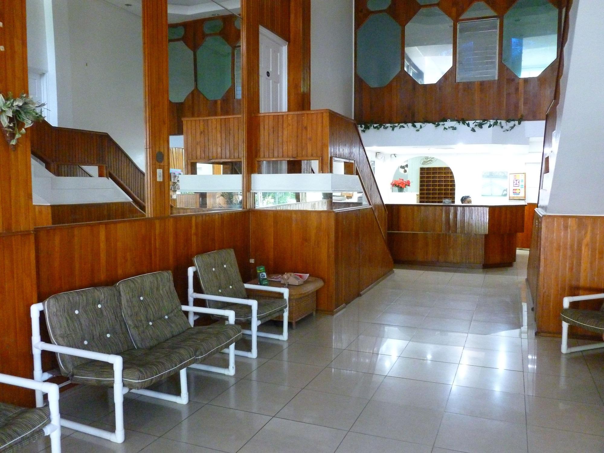 Vista Lobby Royal Palm Suite Hotel