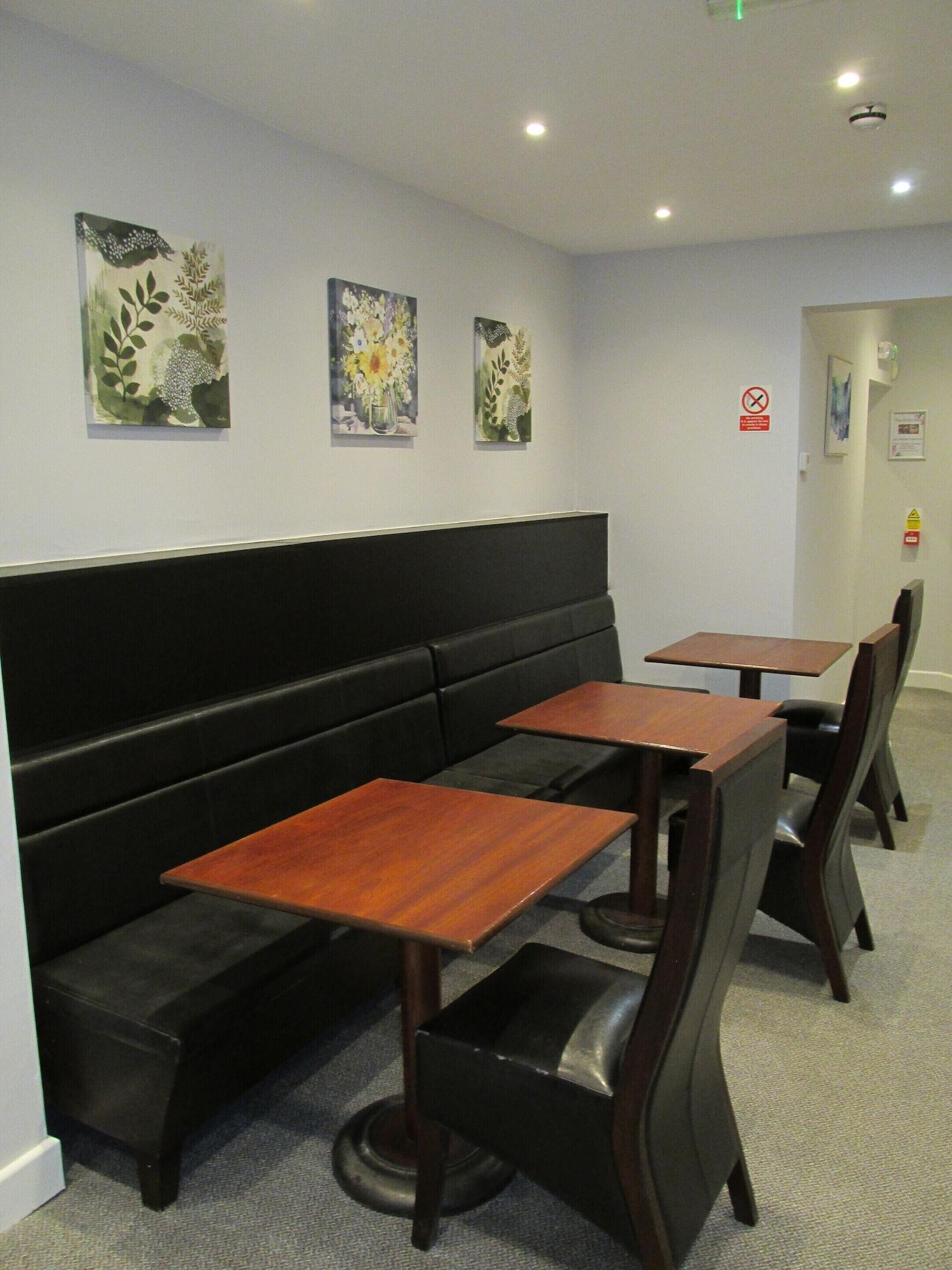 Vista Lobby Rooms at The Ritz Complex