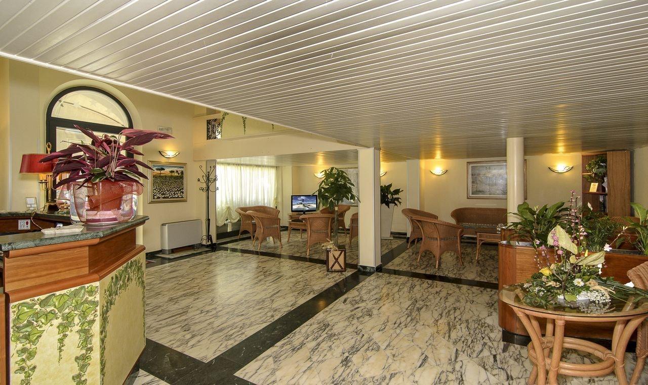Vista Lobby Hotel Katy