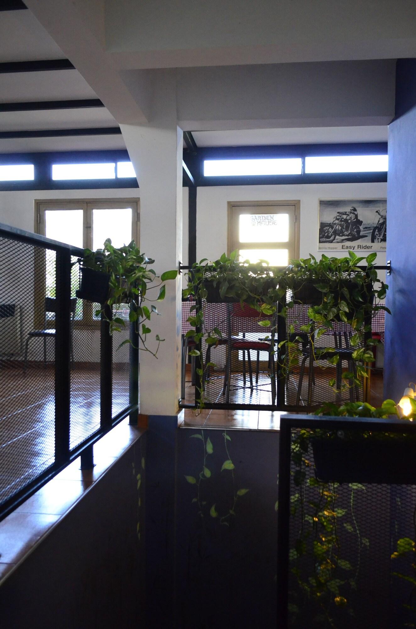 Vista Lobby Garden House Hostel