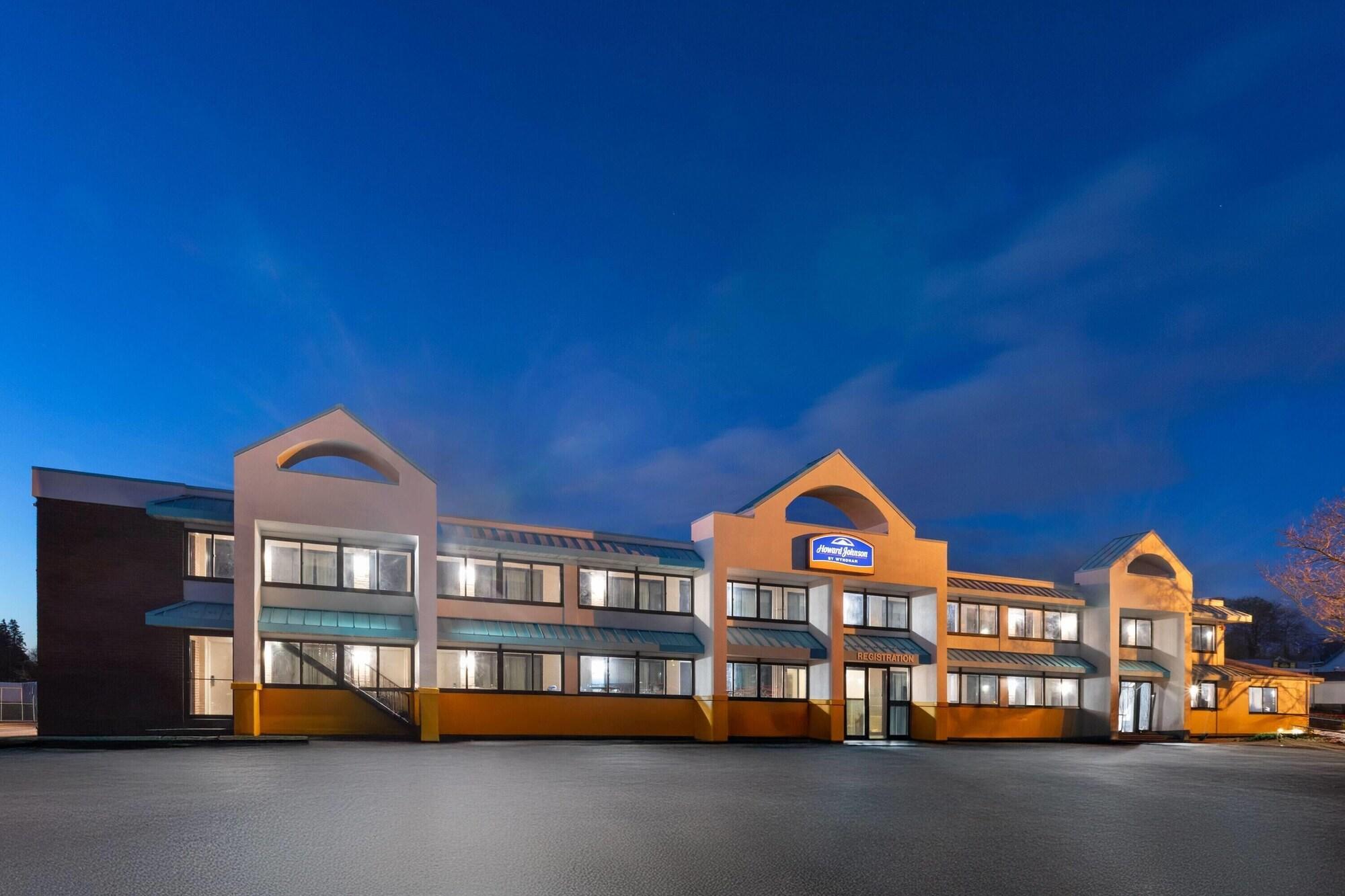 Varios Howard Johnson by Wyndham Malden Boston Area