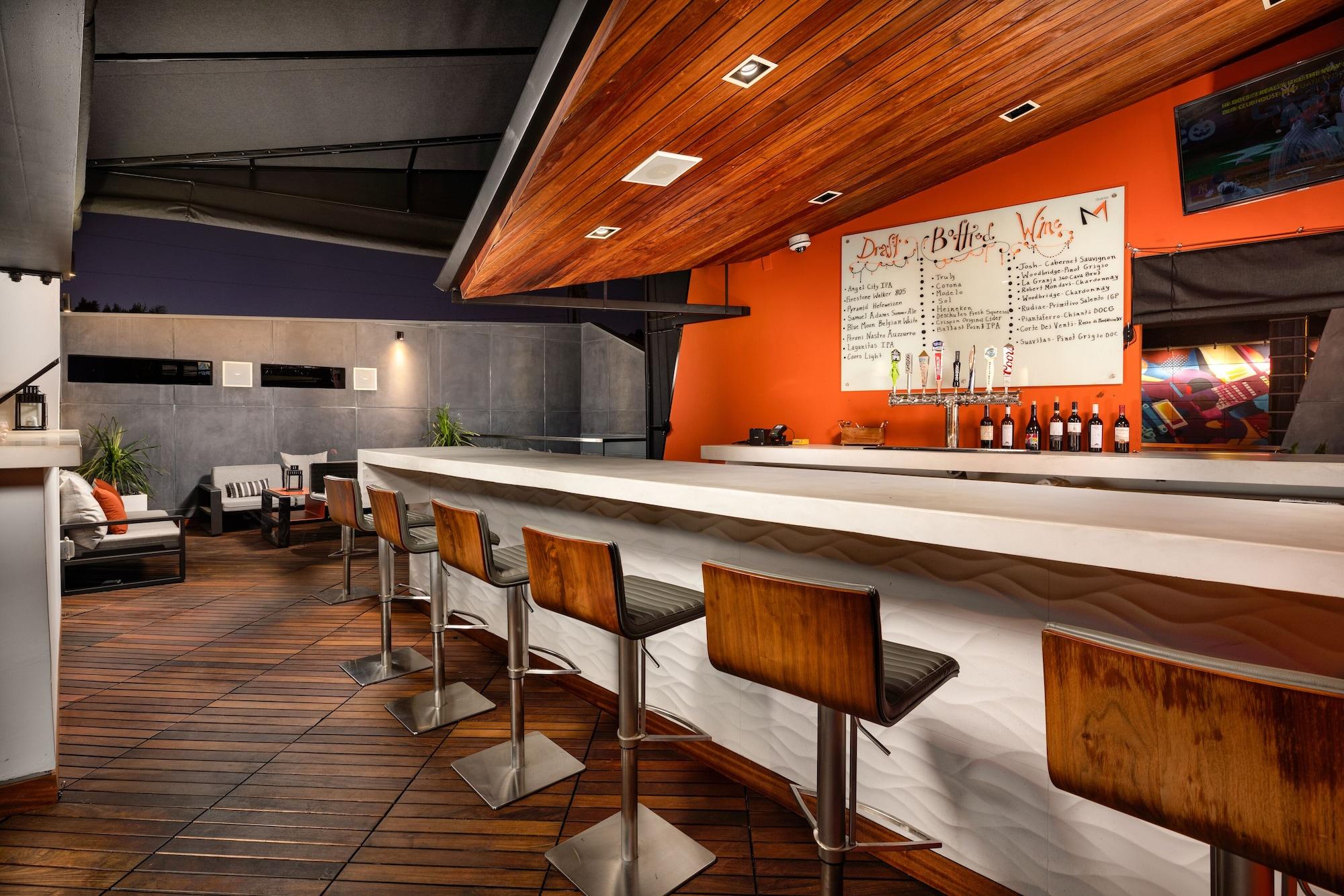 Bar/Salón The Moment Hotel