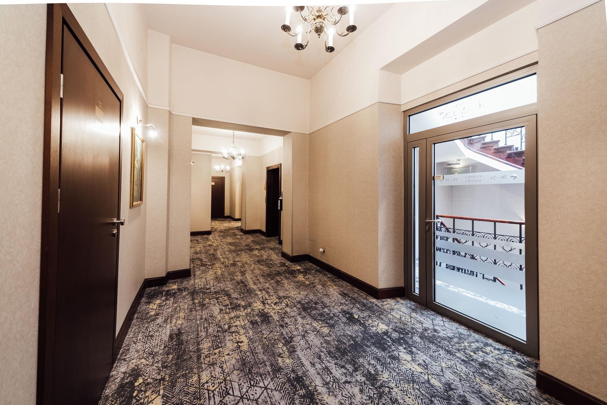 Varios Hotel Rezydent
