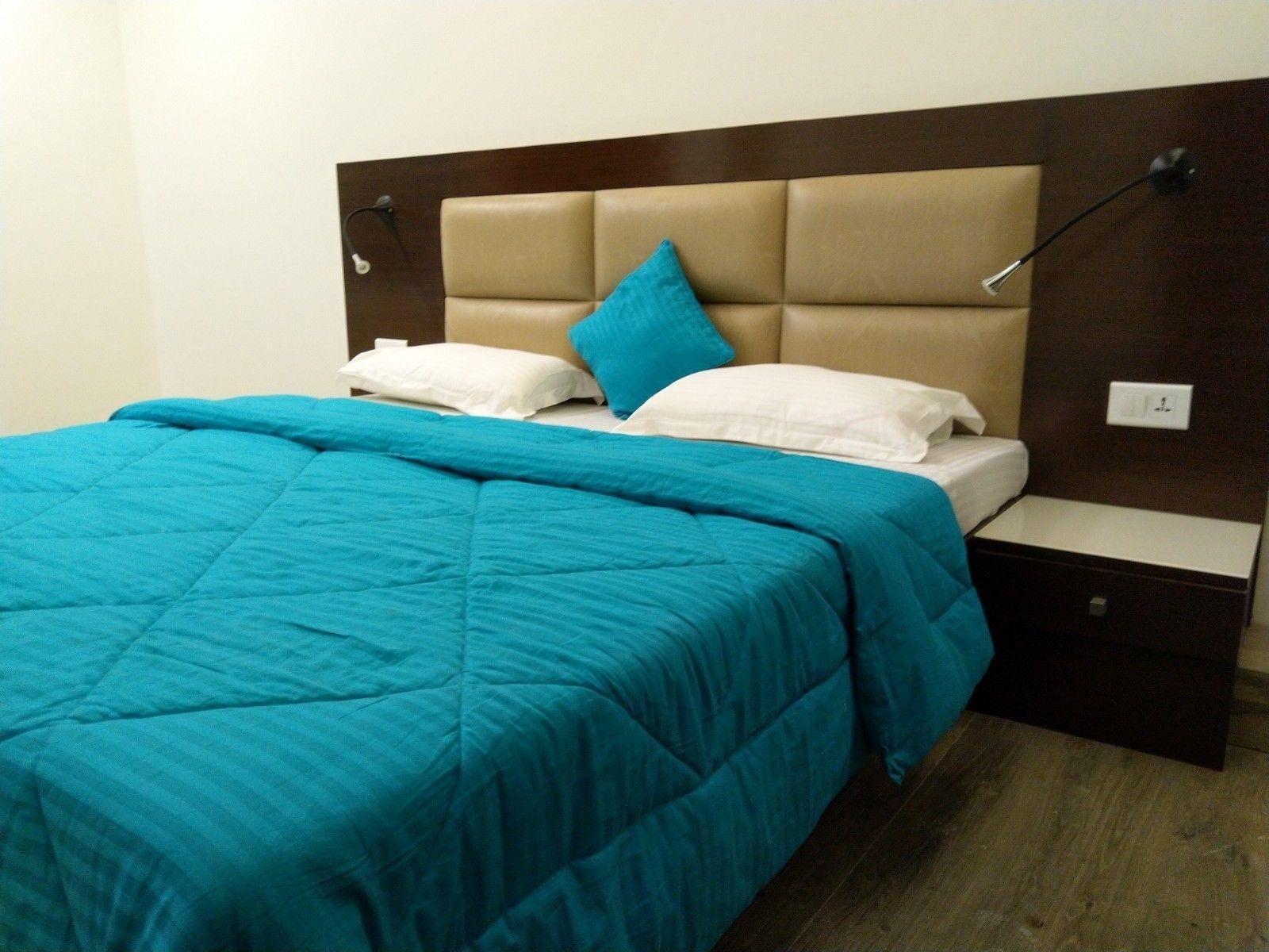 Varios Joey's Hostel