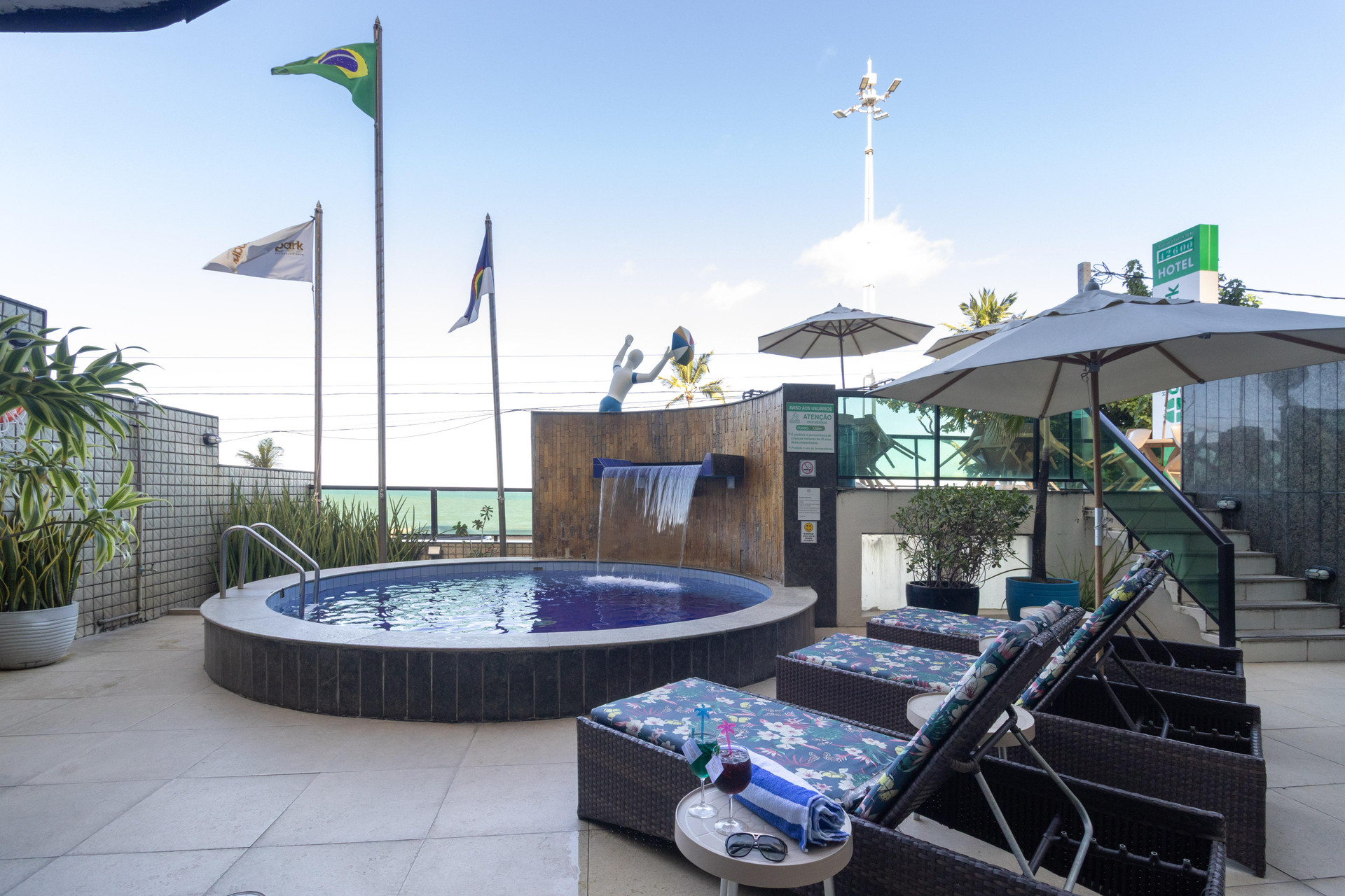Vista Piscina Hotel Golden Park Recife By Nacional Inn