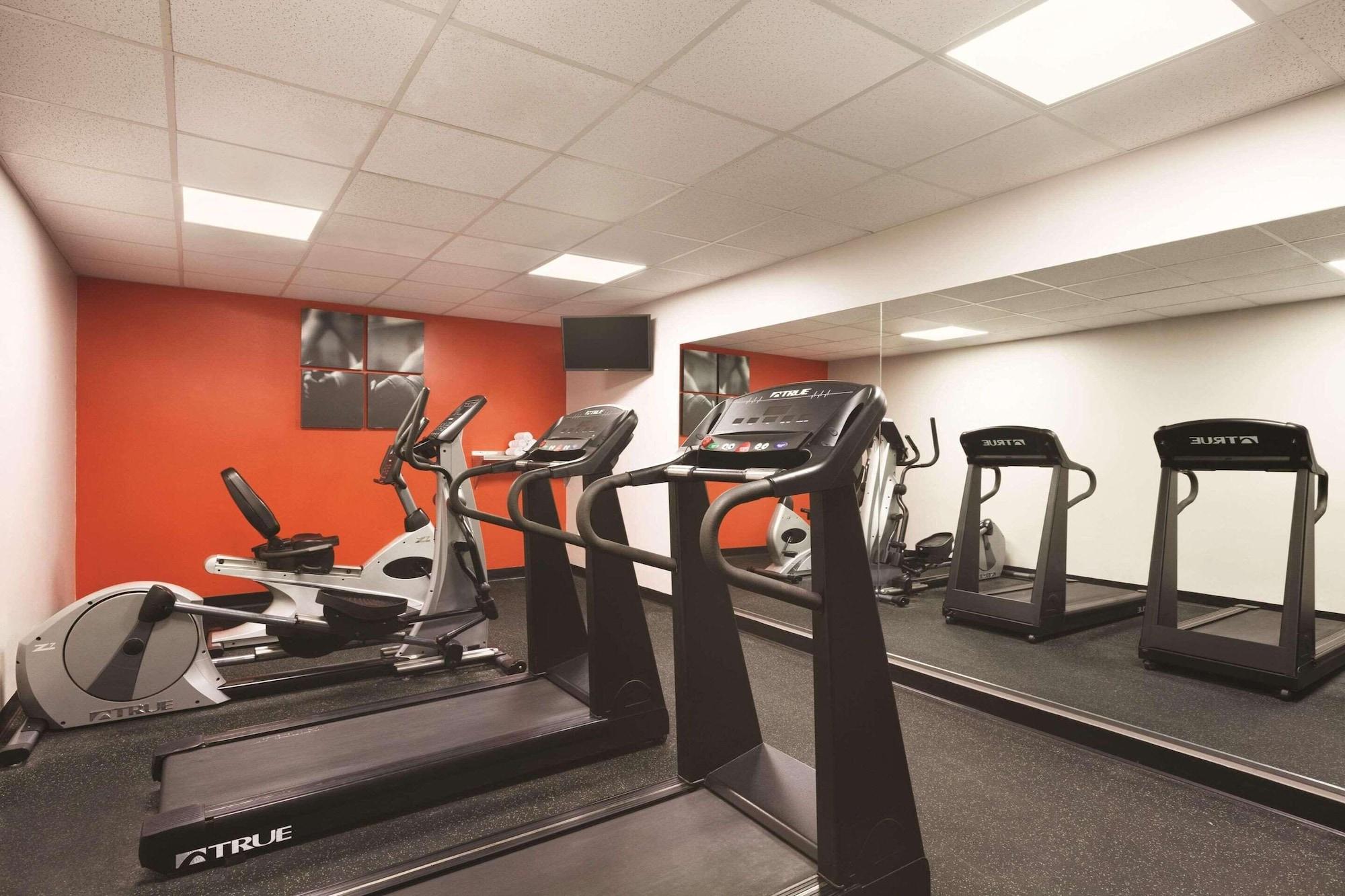 Gimnasio Country Inn & Suites by Radisson, Washington, D.C. East - Capitol Heights, MD