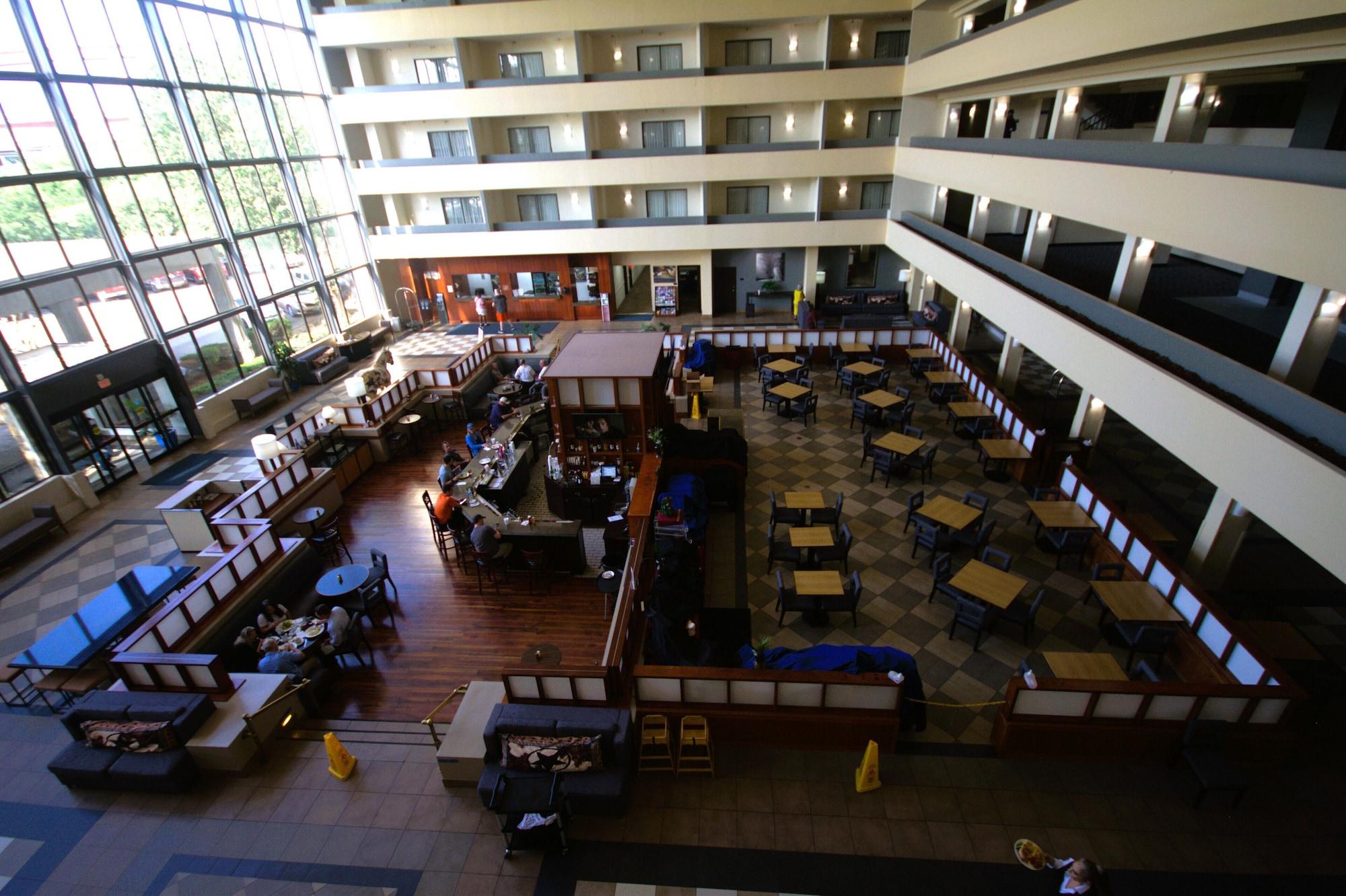 Restaurant Atrium Hotel and Suites DFW Airport South