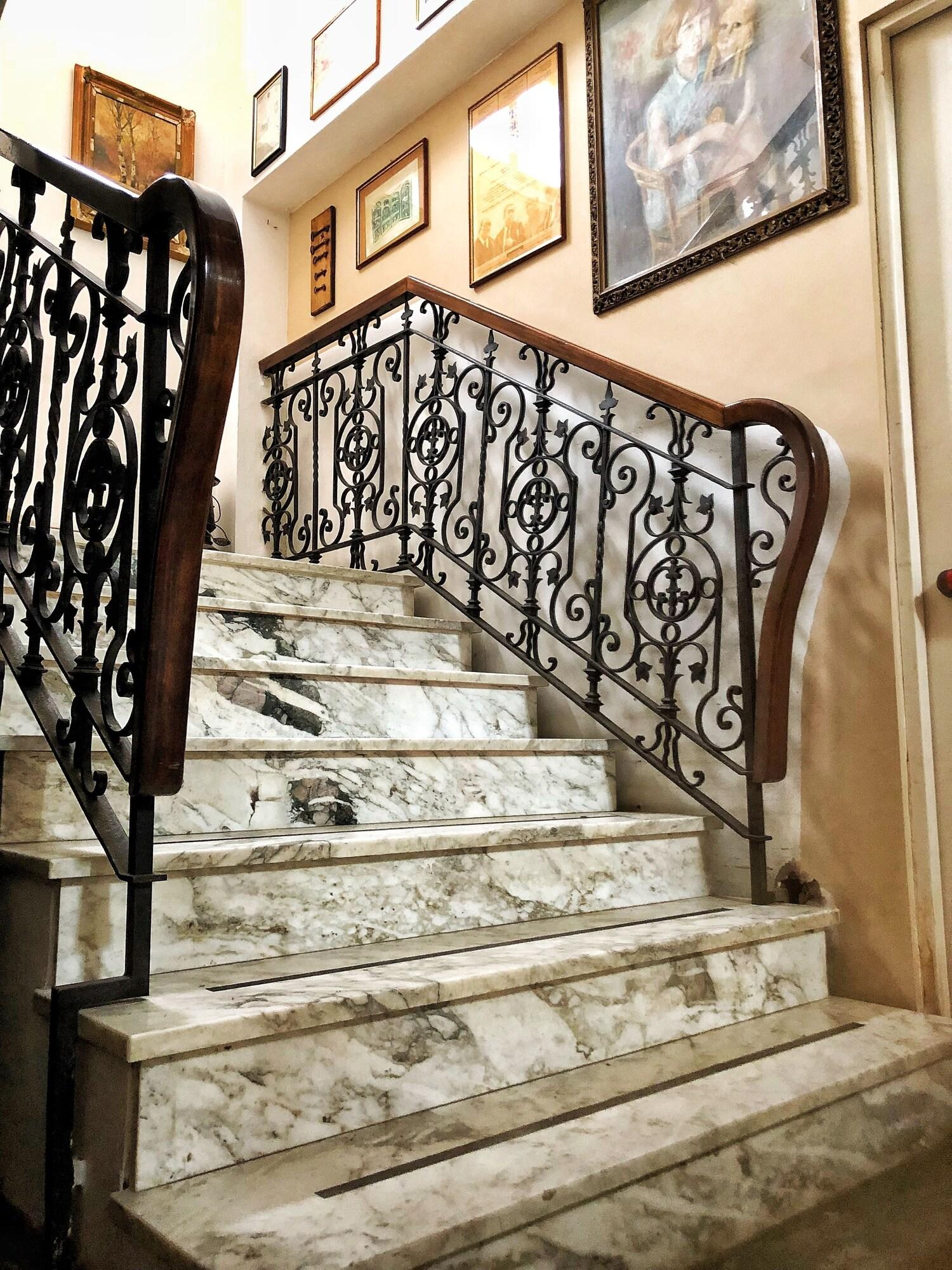Varios Hotel La Villa